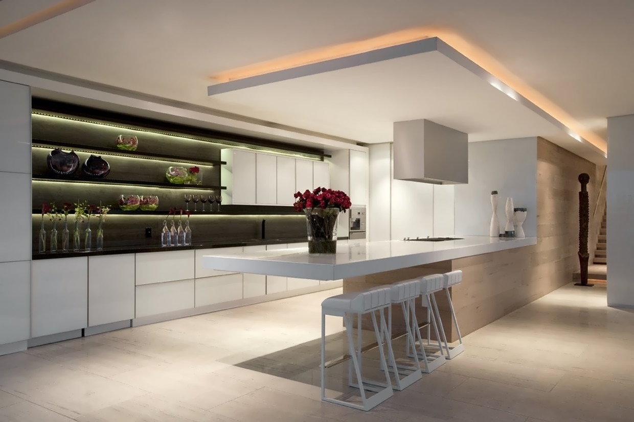faux plafond et meubles de cuisines encastrés dans structures plâtrées réalisables par Robert GOMES.Bienvenue chez Art & Plâtres, entreprise artisanale de plâtrerie à Pau dans les Pyrénées-Atlantiques (64).

                    Art & Plâtres est une entreprise dotée d' une longue expérience de plus de vingt ans dans les travaux d'aménagement intérieur dans le neuf et la rénovation.
                    Spécialisés dans tous les travaux de plâtrerie,nous avons la passion du travail bien fait. (cloisons sèches, isolation thermique et phonique haute performances,  réalisation de faux plafonds,  pose de plaques de plâtre,carreaux de plâtre ou briquetage,staff,joints et reprise de cloisons anciennes…etc)  
                   Notre Service de décoration,vous proposera au magasin des solutions originales d'agencements staffés pour Cheminées,Cuisines et salles de bain.Et la conception de structures  plâtrées  pour bibliothèques, livings,ou mobilier encastrés et intégrés dans vos murs façon « niches déco »
Installés à Pau dans les Pyrénées-Atlantiques (64), nous intervenons auprès des particuliers et des professionnels du département ainsi que dans les Landes (40) et les Hautes-Pyrénées (65).
Notre standard et notre magasin ESPACE CREATIONS  sont est ouverts du mardi au samedi de 10h00 à 12h00 et de 14h00 à 19h00 /téléphone 05.59.04.80.04.

