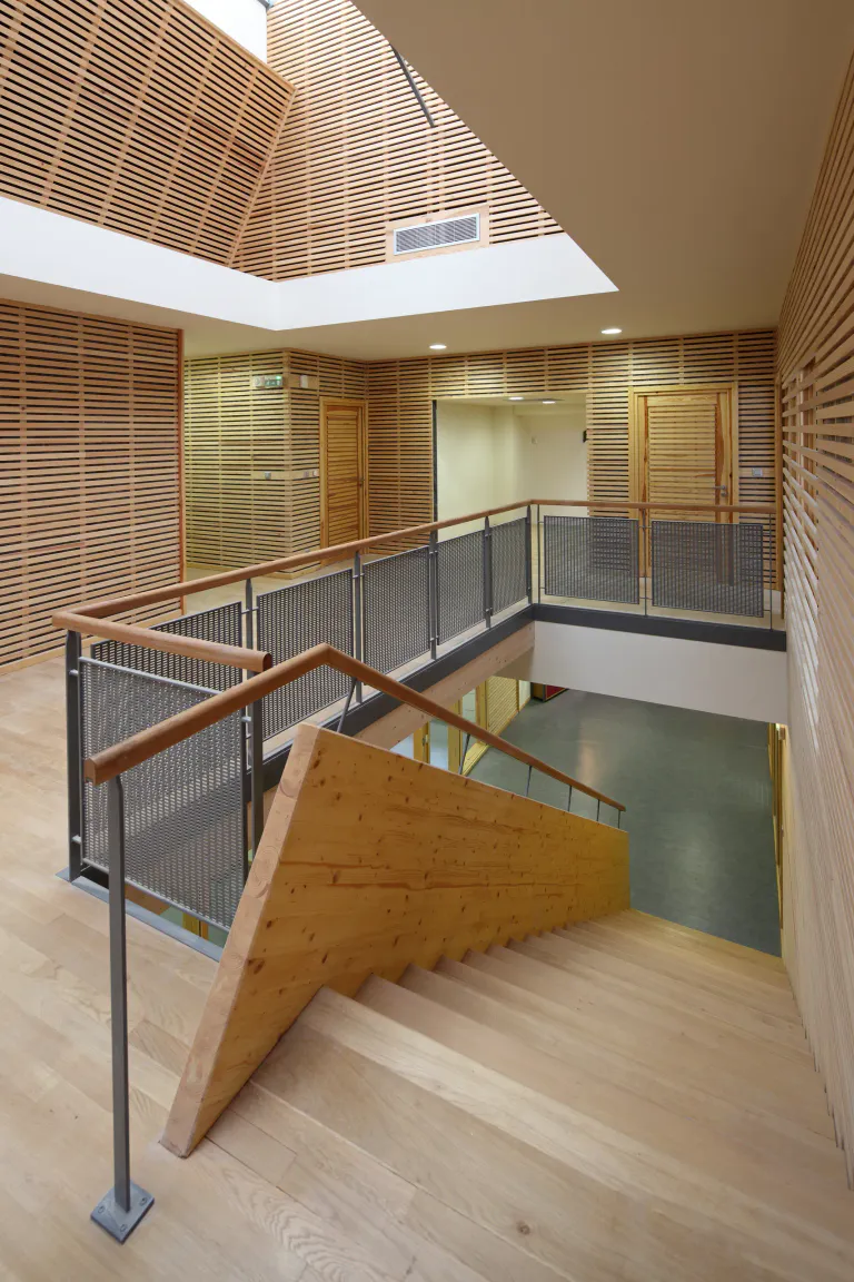 Agencement escalier bureaux bouysse