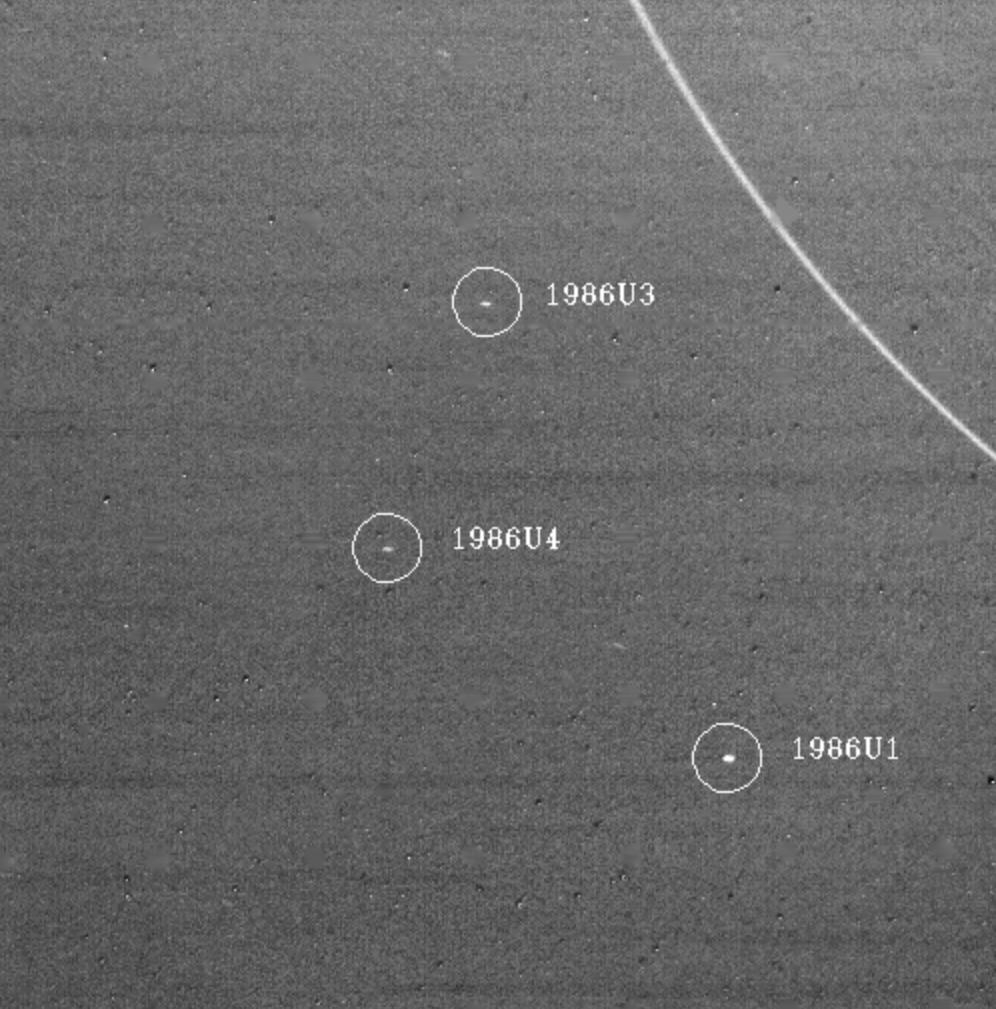 10 trois petits satellites de haut en bas cressida rosalinde et portia