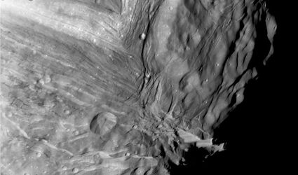 8 verona rupes une falaise d au moins 5 km sur miranda