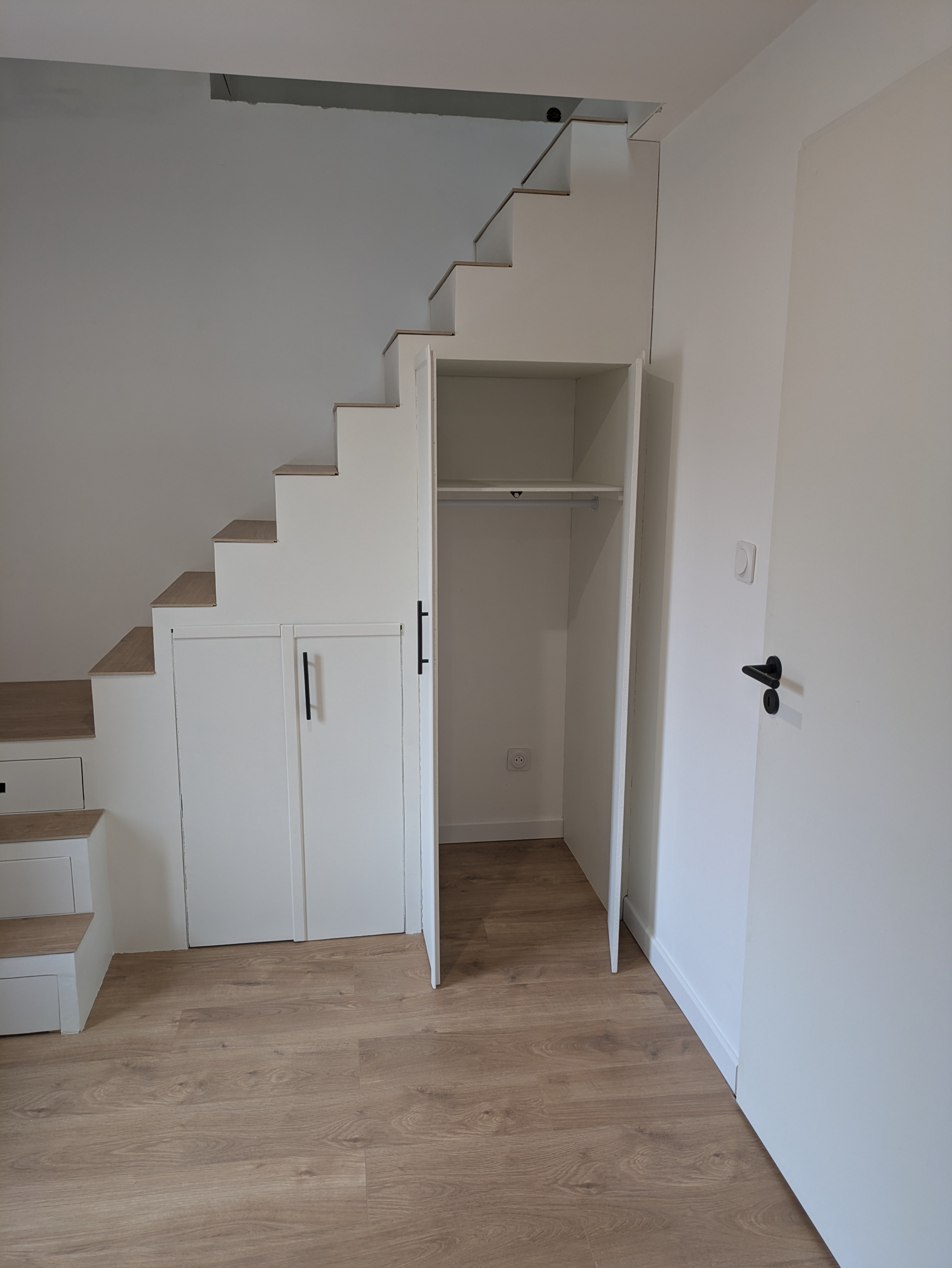 Escalier avec rangements 9 