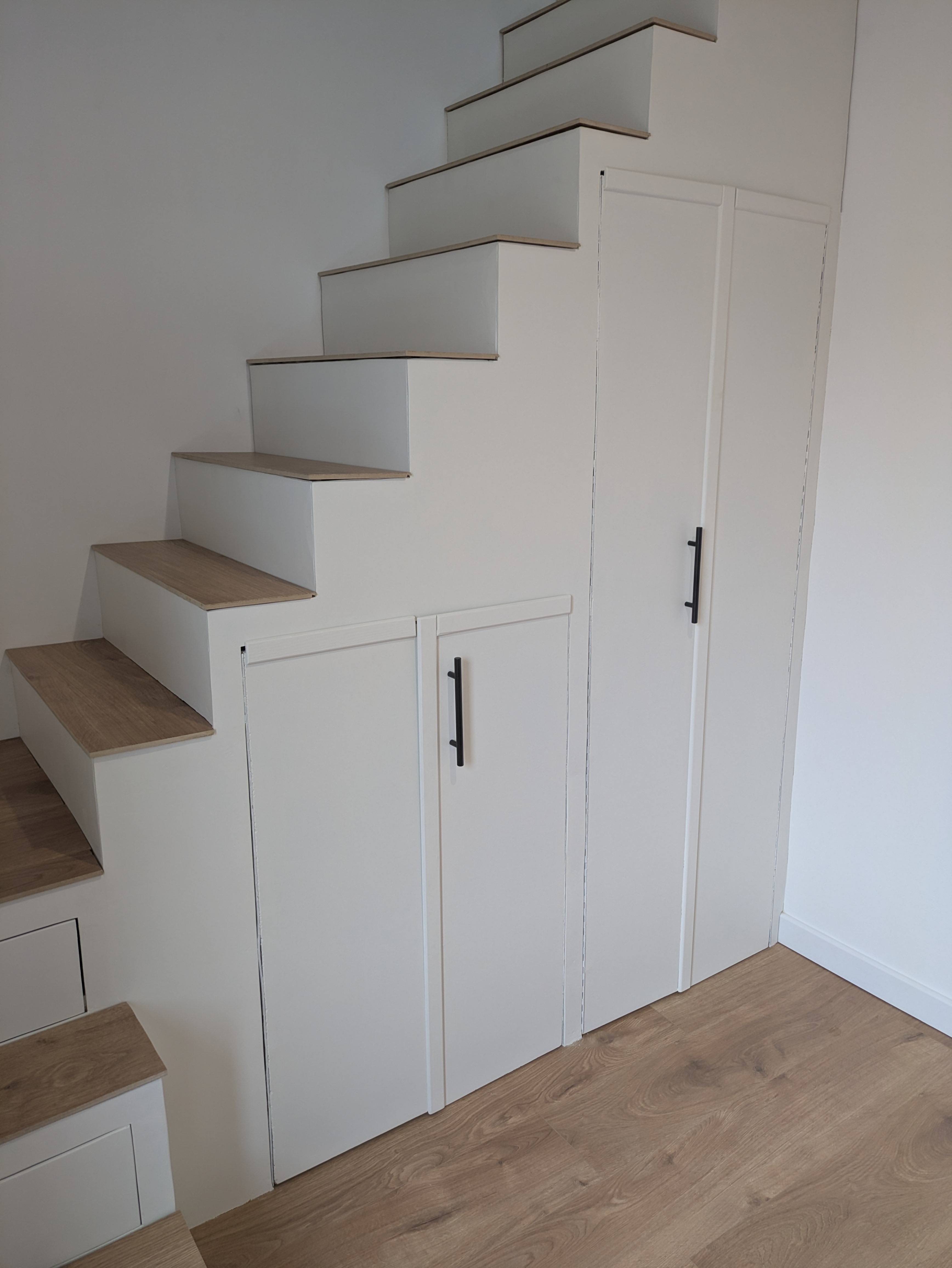 Escalier avec rangements 10 