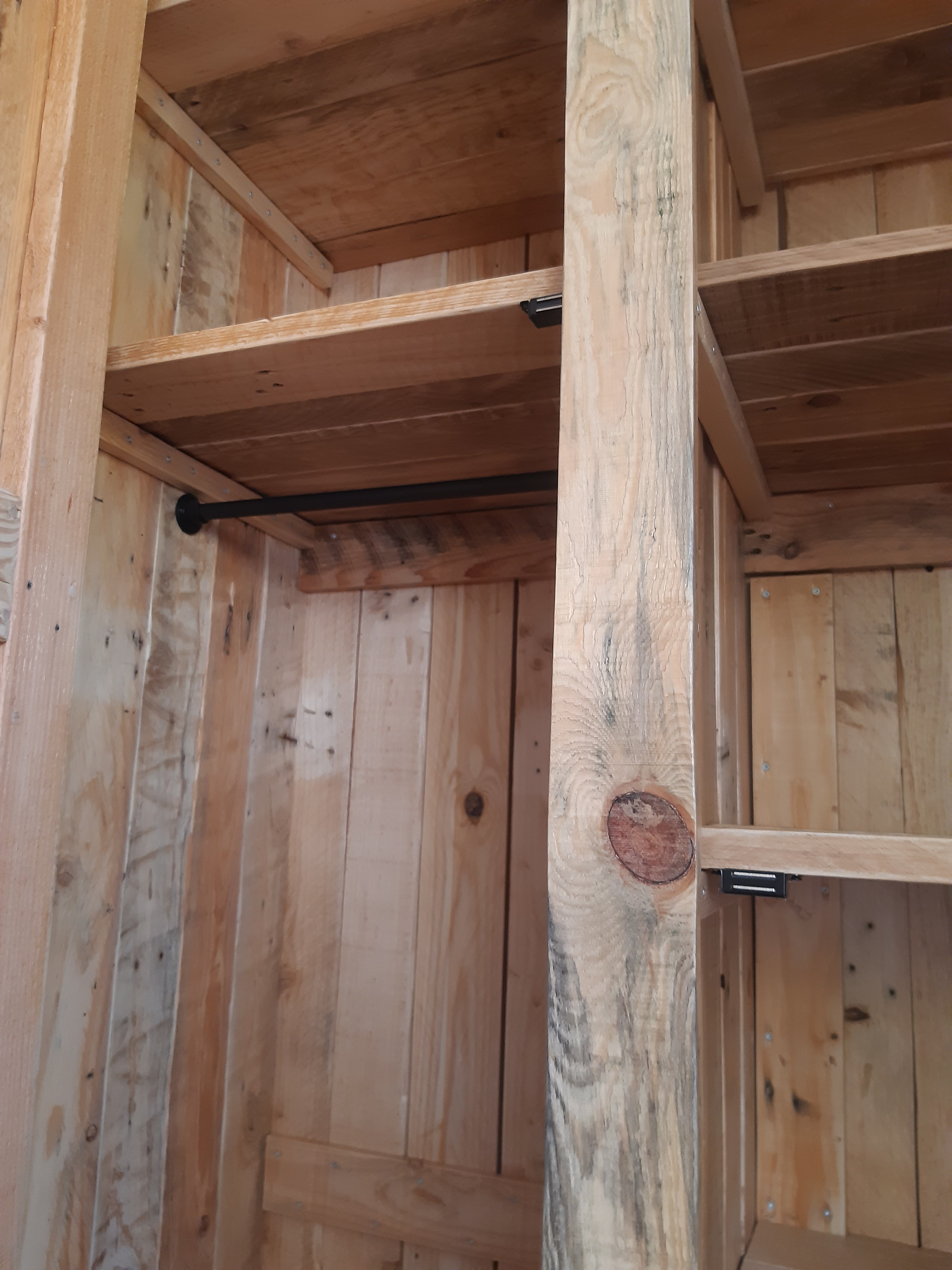 04 armoire ecoresponsable en bois vienne 38200