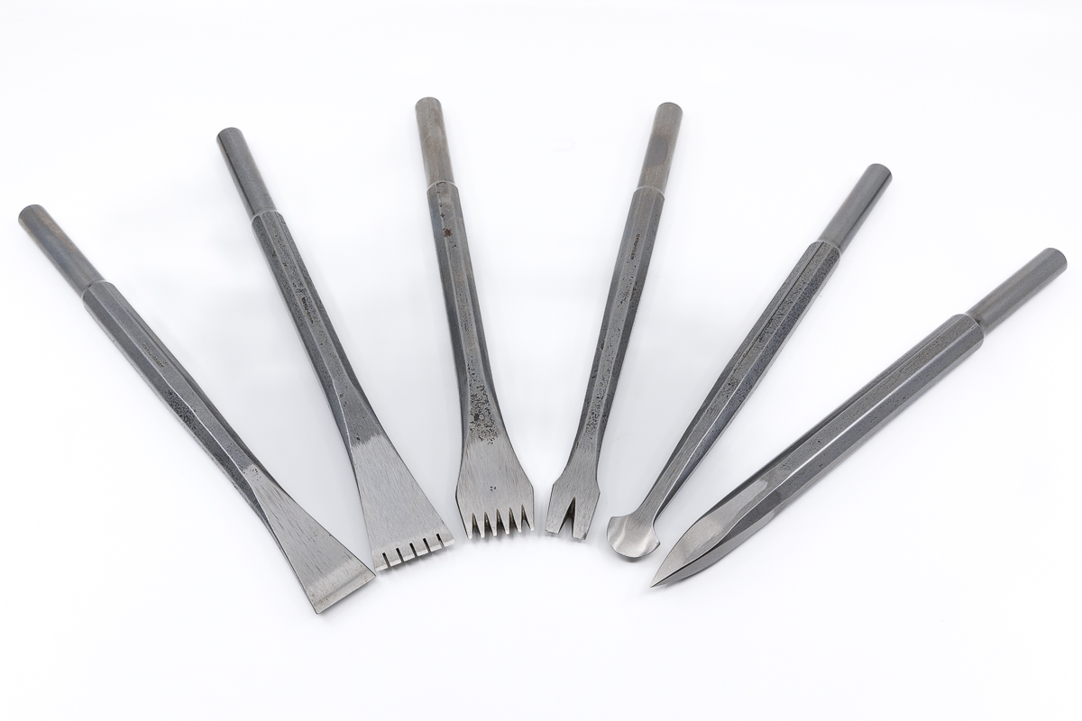 Quelques outils Auriou de la gamme d'outils de sculpure sur marbre emmanchement Ø 12,7 x 55.
