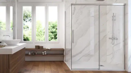 Salle de bain moderne avec une douche à l'italienne et des finitions épurées. 