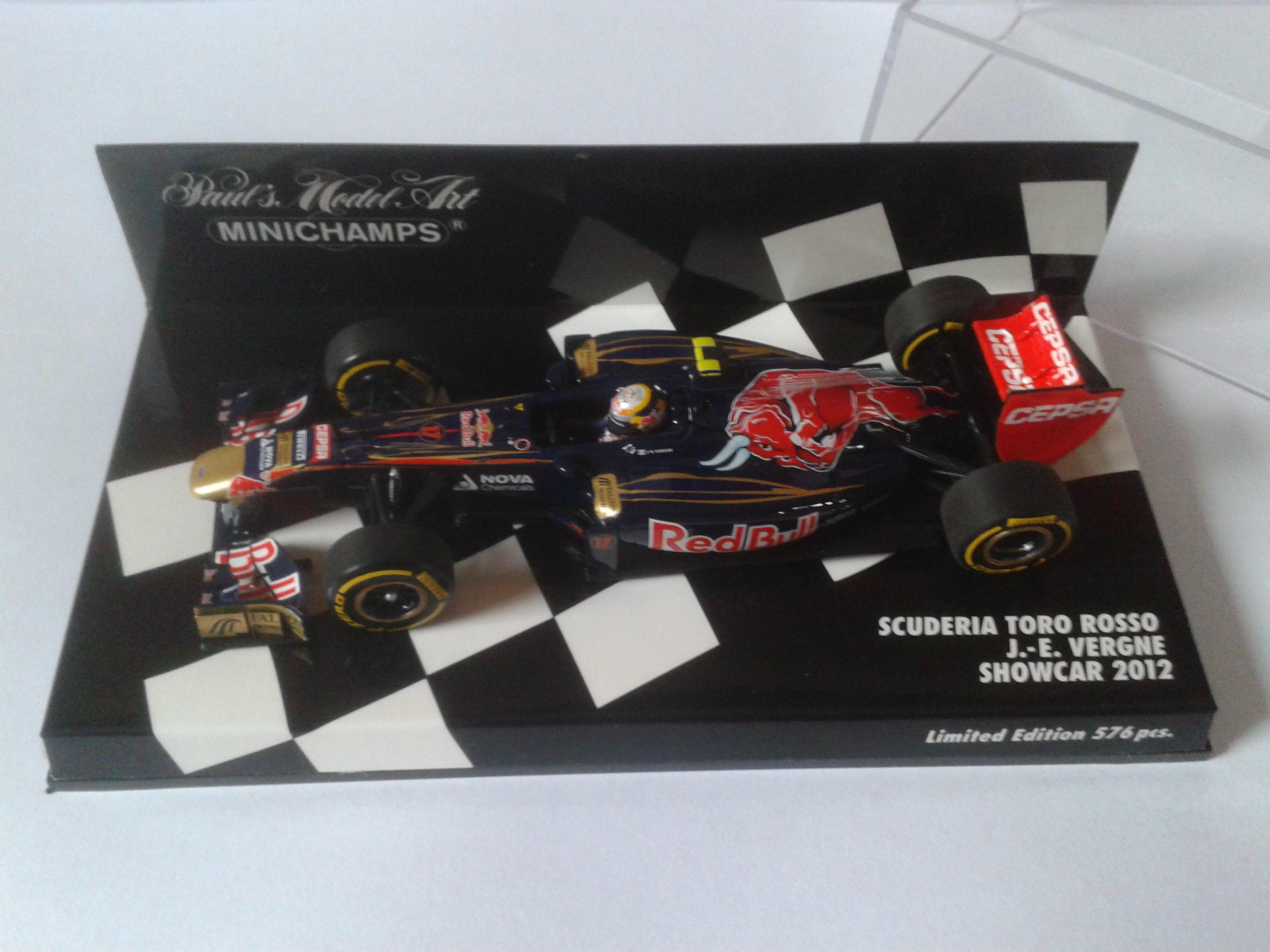 Fabricant : MINICHAMPS
Marque : TORO ROSSO
Type : STR7
Année : 2012
Echelle : 1/43
Couleur : Rouge/Bleu
Matière : MT
Référence fabricant : 410120087
Pilote : Jean Eric Vergne