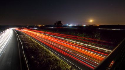 Autoroute a9 de nuit zoomy photographe