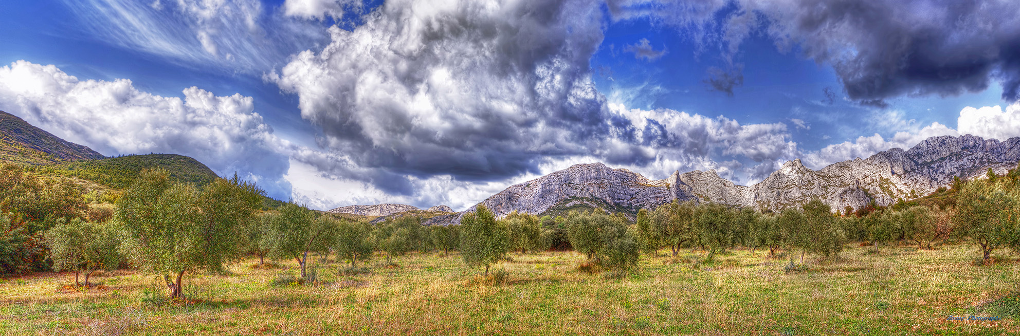 Panoramique les alpilles zoomy