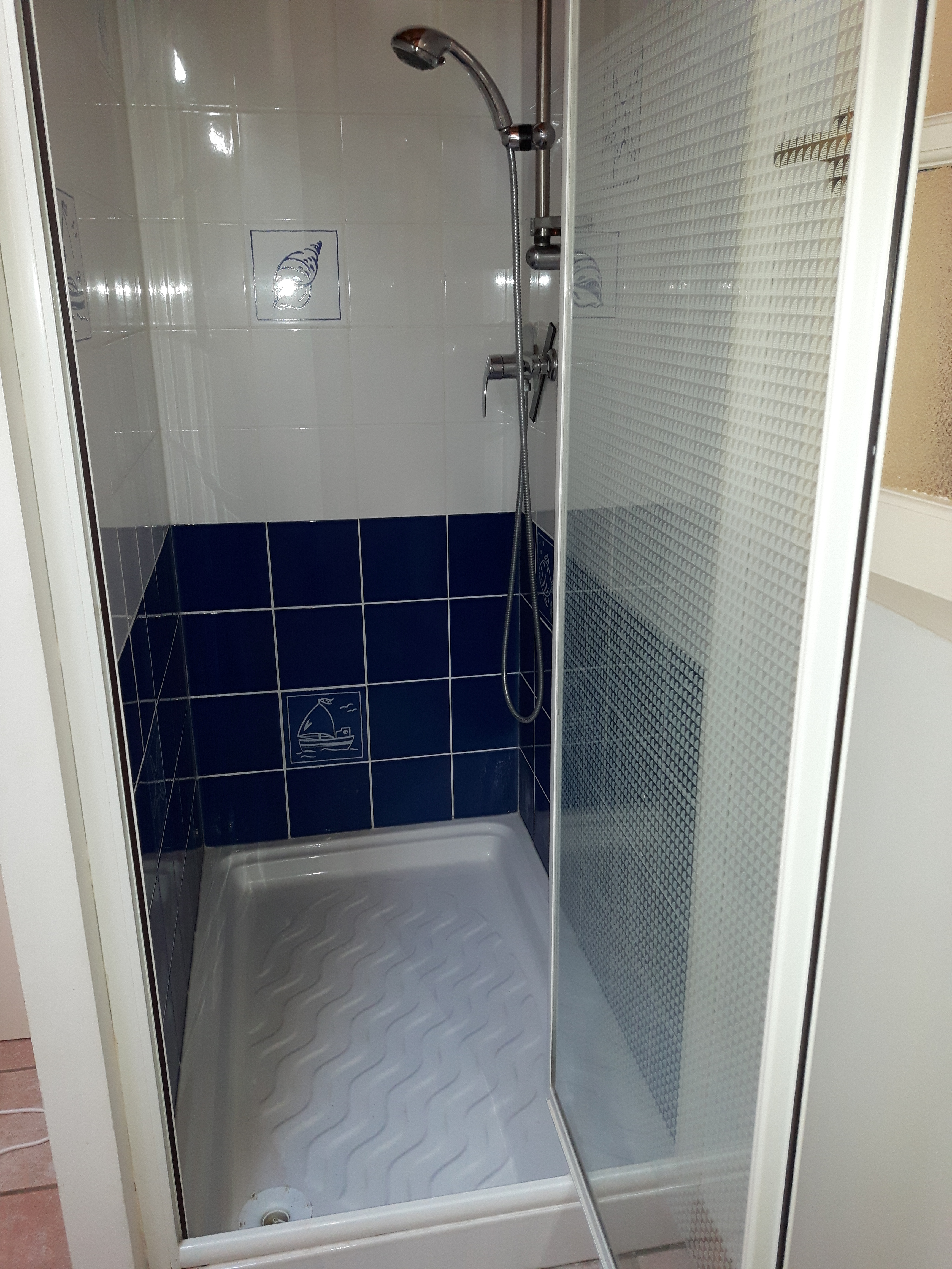Gite a pornic douche 120 cm