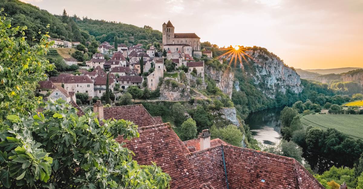 Coucher de soleil sur saint-cirq-lapopie clot tourisme - teddy verneuil-1