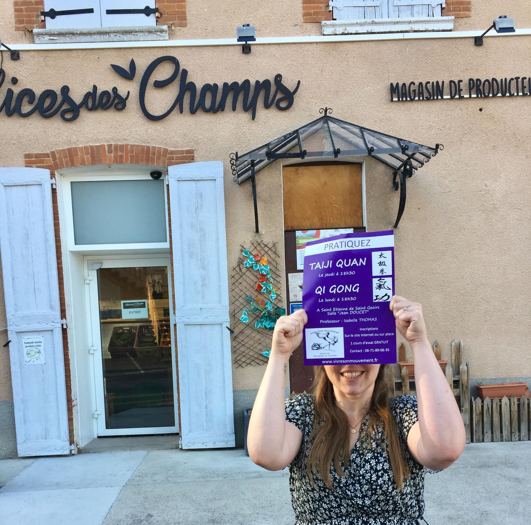 Distribution de sourires... et de flyers en cours !