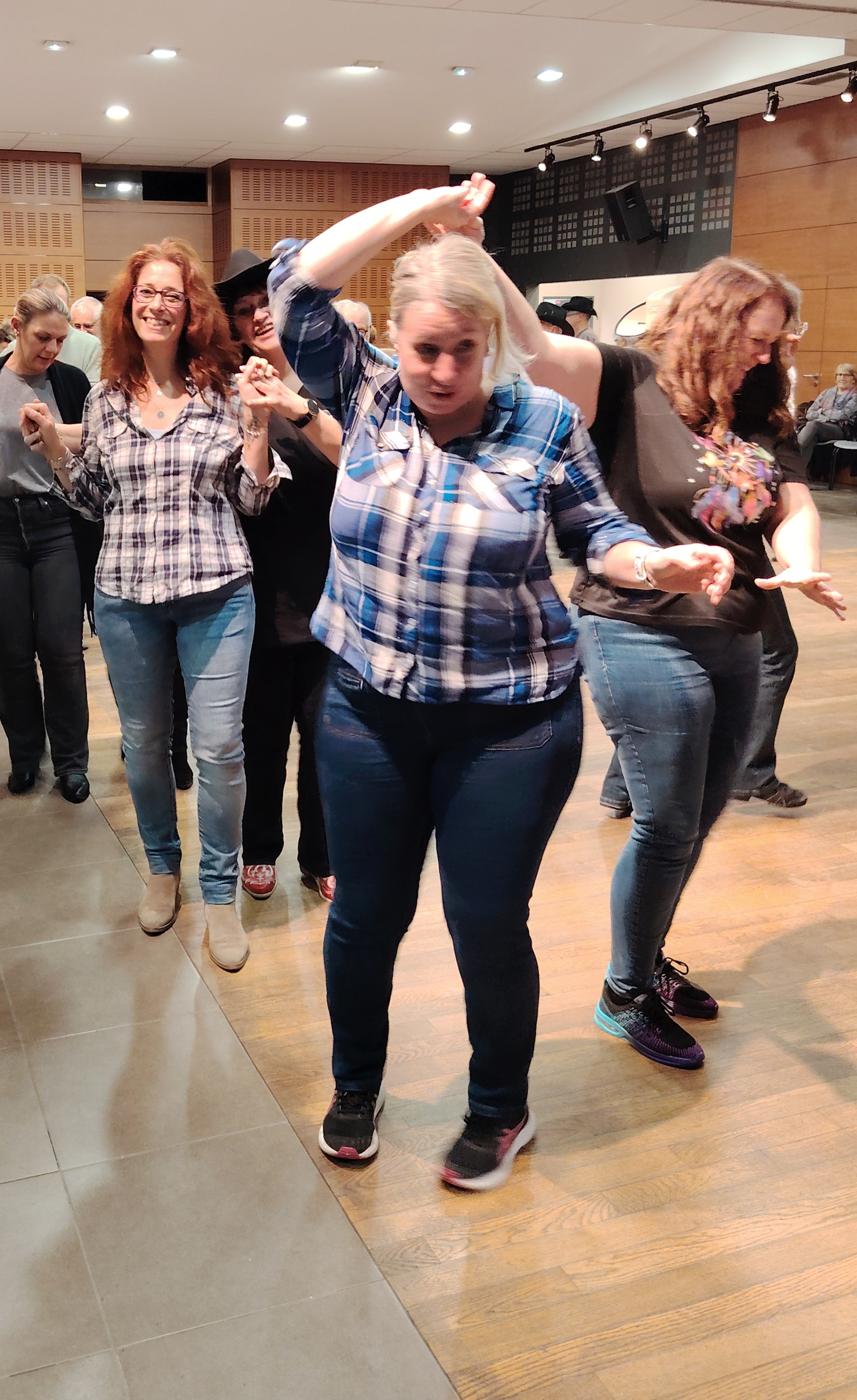 Img 20251129 205216 edit 586107054747041