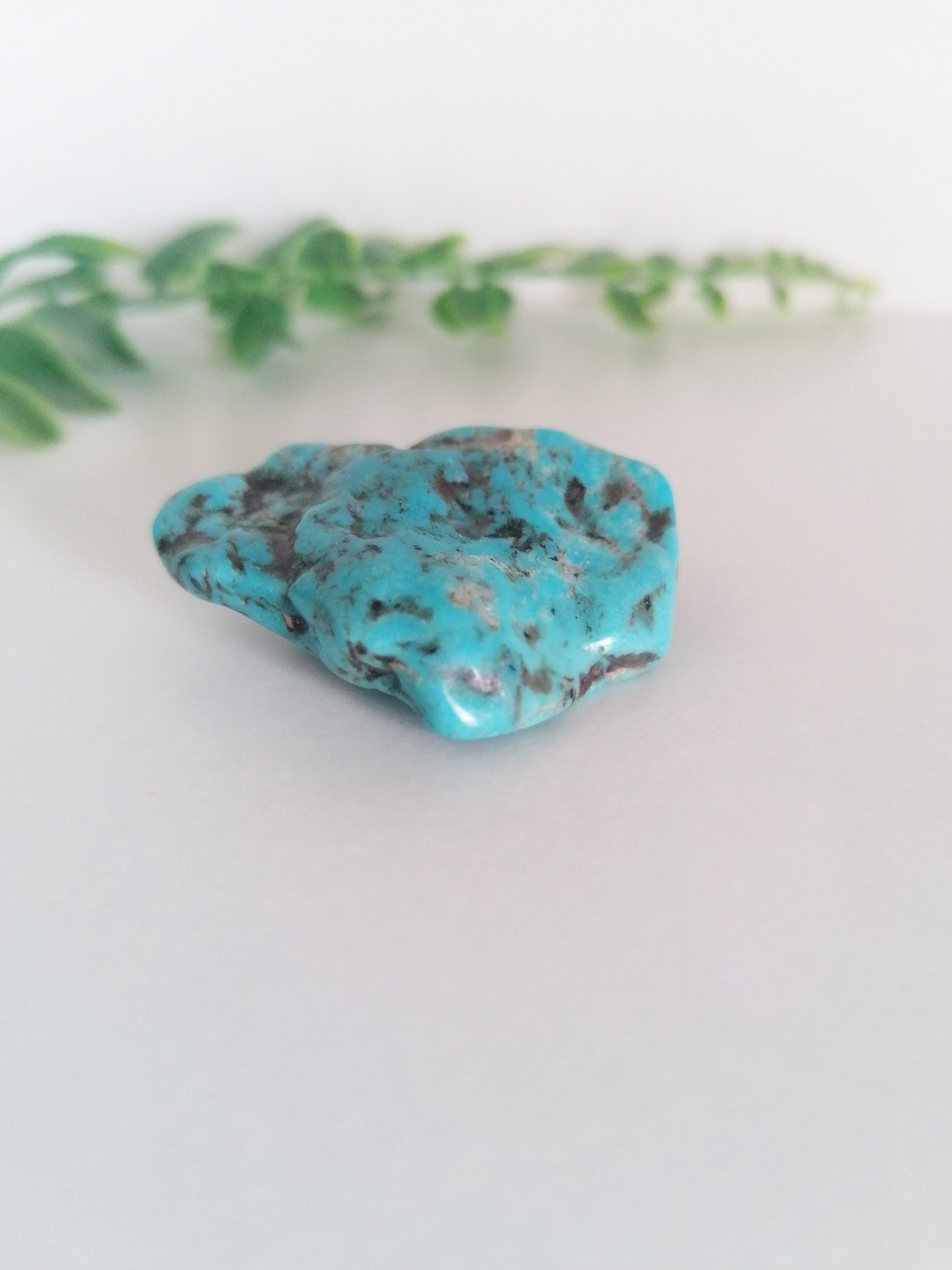 Turquoise naturelle du Tibet polie – 12 g – veines sombres sur bleu profond – pierre non traitée pour joaillerie"