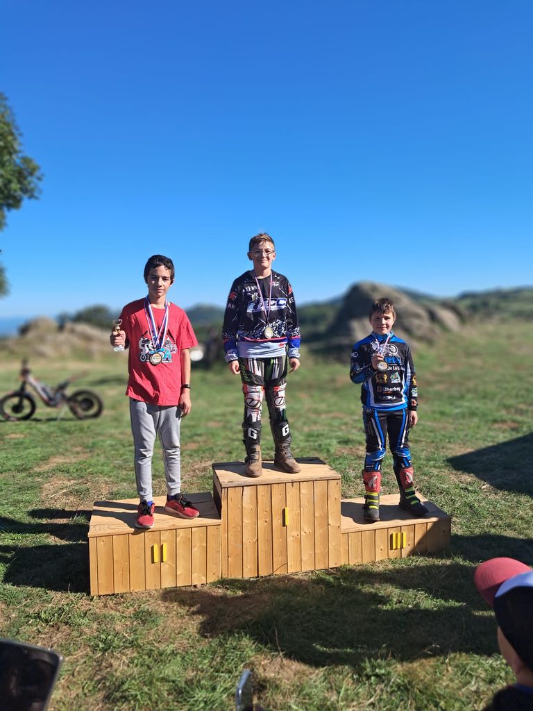 Podium mt1 trophee mini trial ligue aura