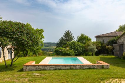 4 piscine vue vallee