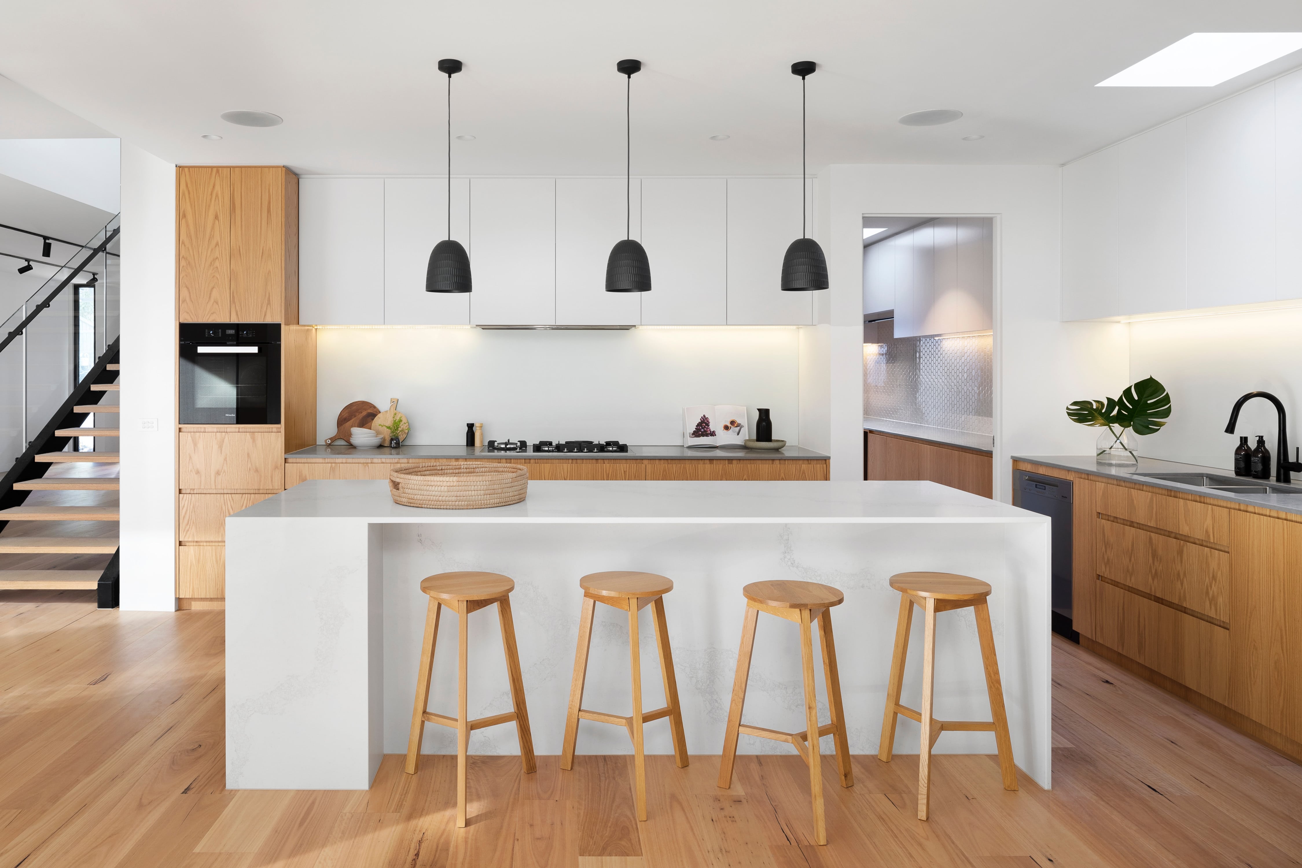 R-architecture-TRCJ-87Yoh0-unsplash-min