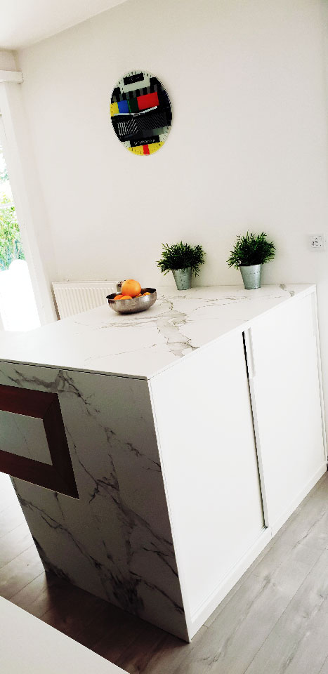 Ilot cuisine en marbre blanc