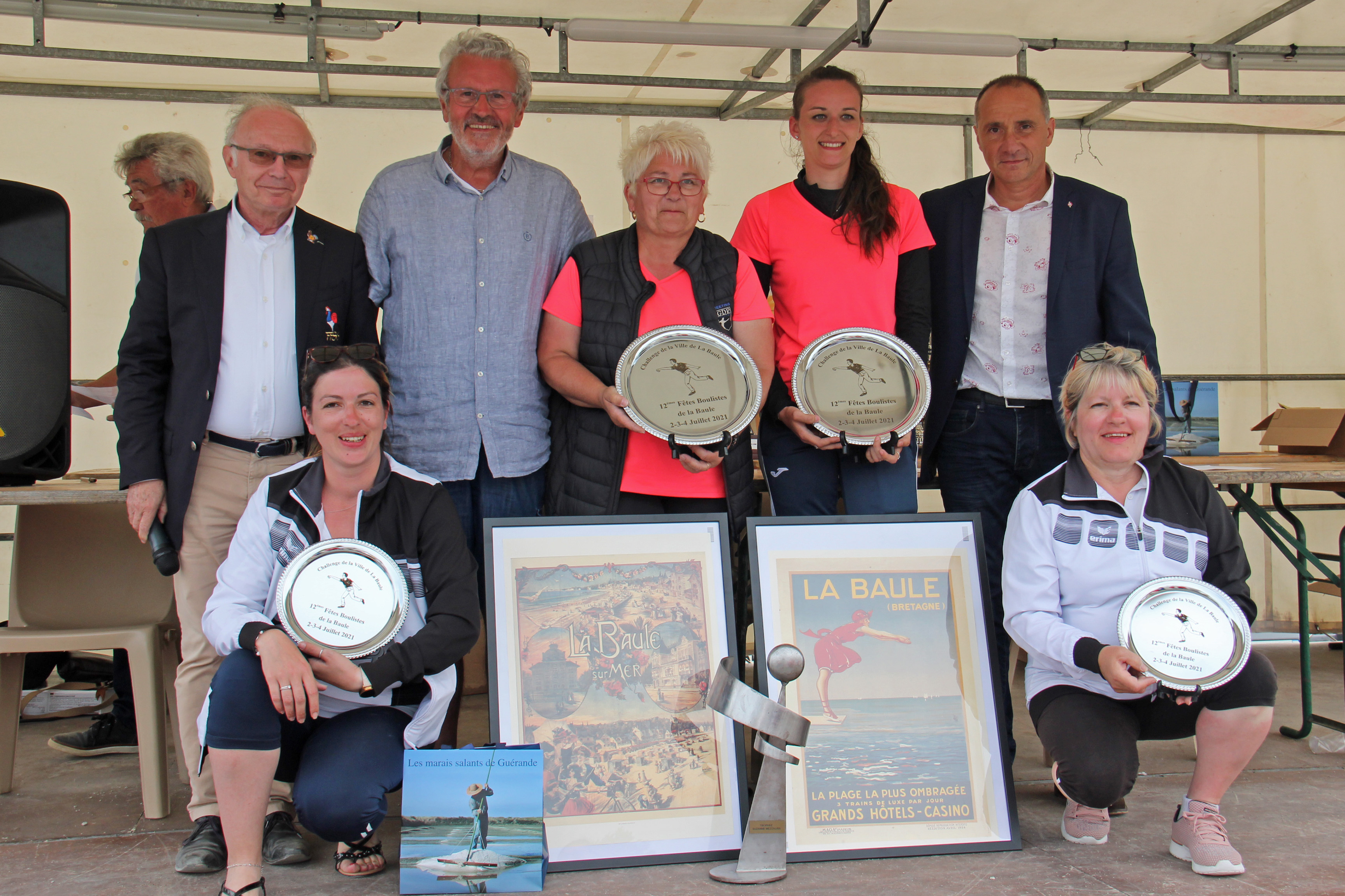 Le-podium-des-vainqueurs-Jennifer-GOMEZ-et-Corinne-KERFANT-PIRIAC-et-finalistes-du-concours-feminin-2021