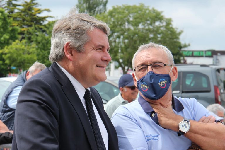 Franck-louvrier-maire-en-compagnie-de-bernard-daubard-president-de-la-ffsb