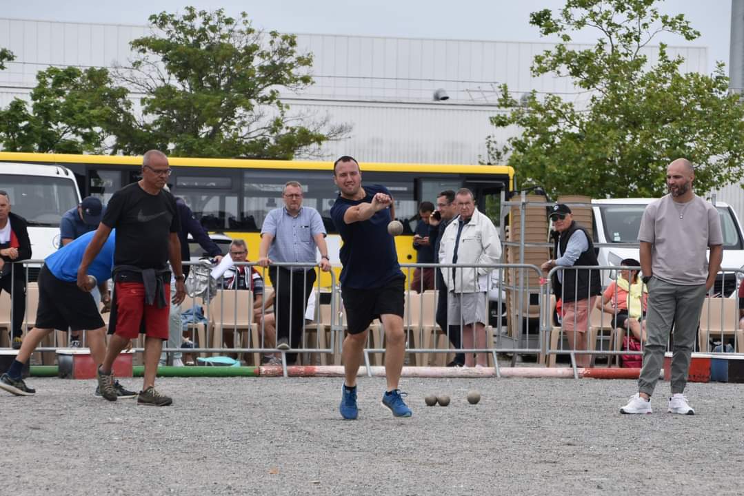 Benjamin-OLMOS-avec-David-PAPOT-avant-le-concours-gentleman-des-13emes-fetes-boulistes-de-LA-BAULE