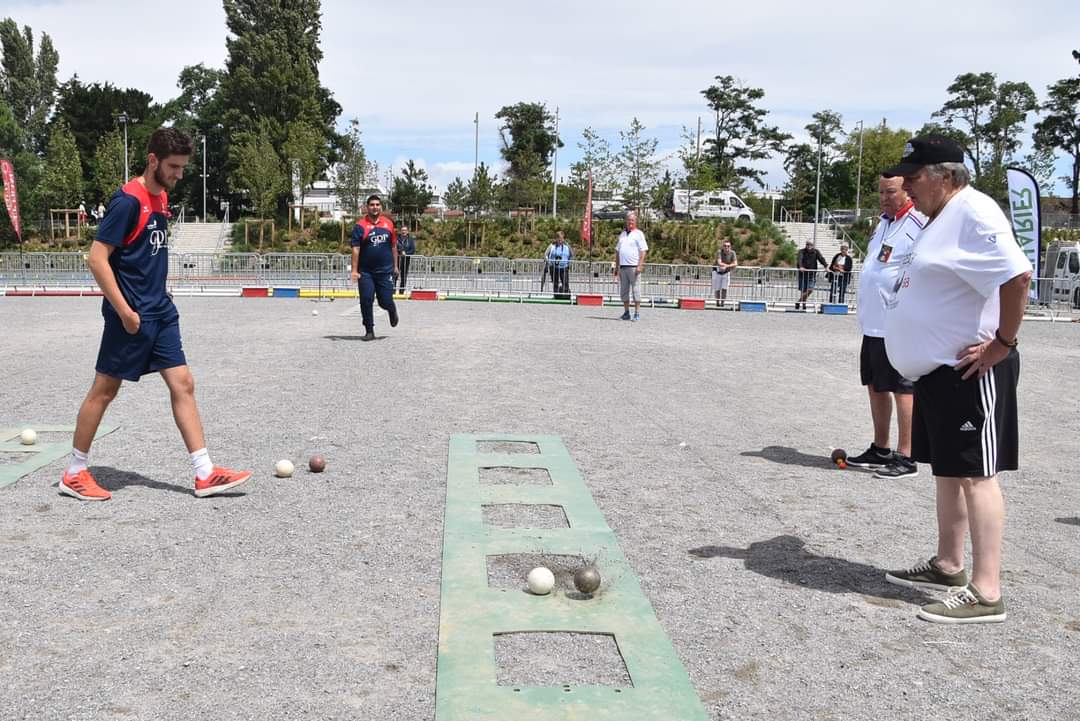 Roger-JARRIGE-lors-de-la-demonstration-d-epreuves-sportives-des-13emes-fetes-boulistes-de-LA-BAULE
