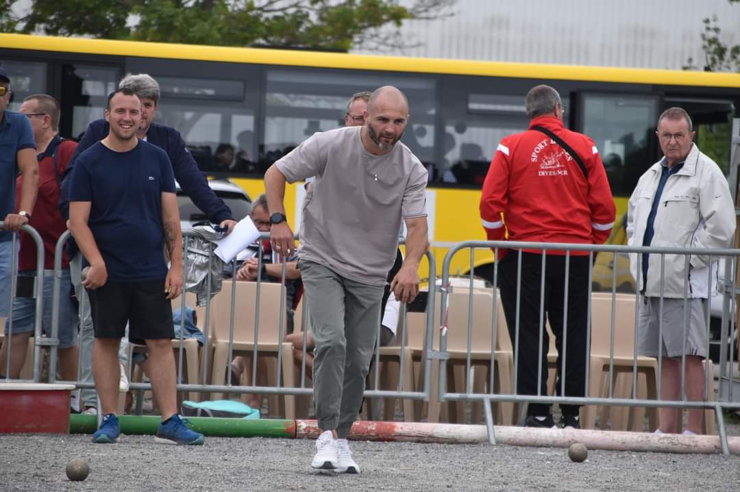 David-papot-champion-du-monde-de-boxe-parrain-des-13emes-fetes-boulistes-de-la-baule-au-tir