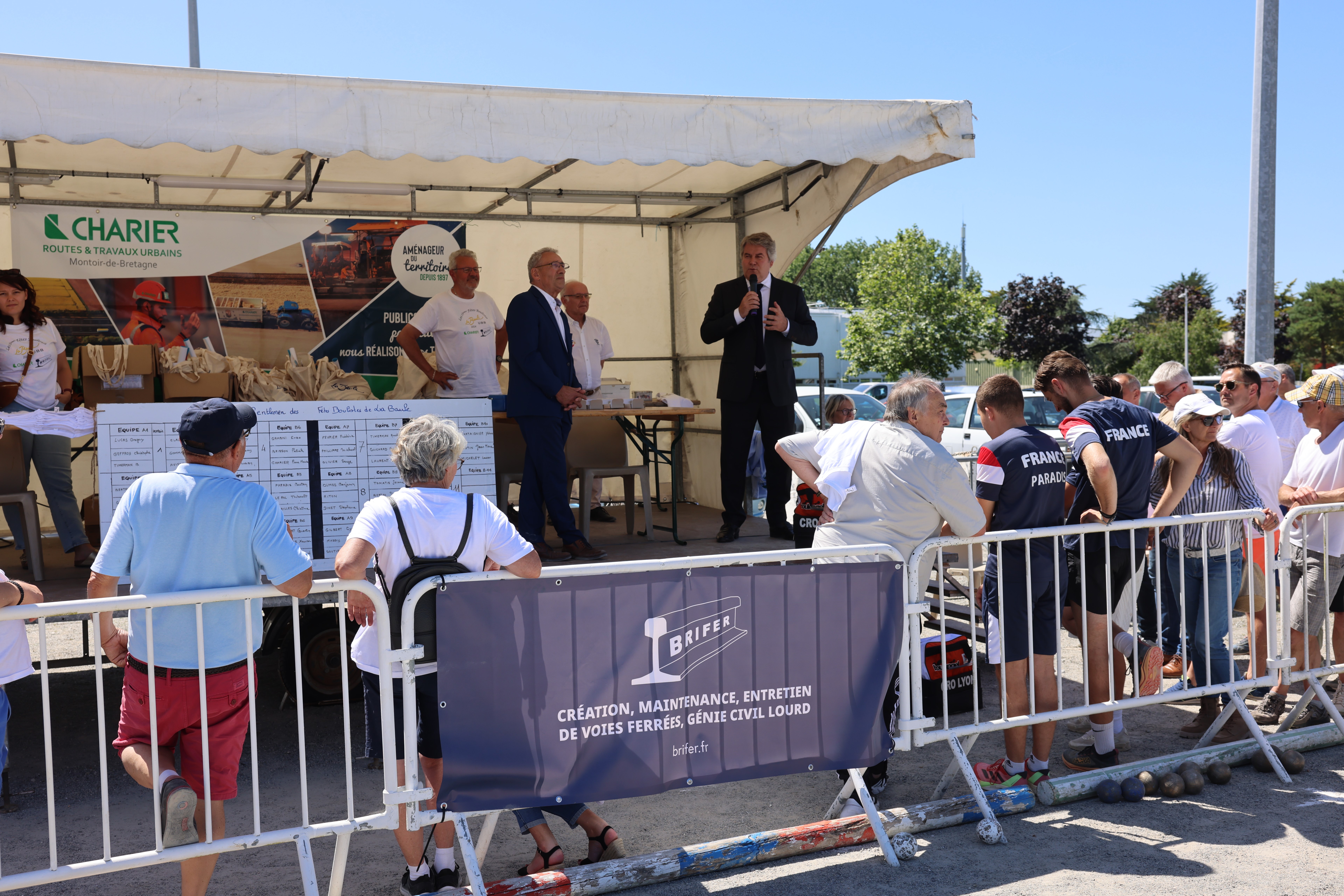 Franck-LOUVRIER-lors-de-sa-prise-de-parole-aux-15emes-fetes-boulistes-de-LA-BAULE-avec-Bernard-DAUBARD-Yves-et-Herve-1