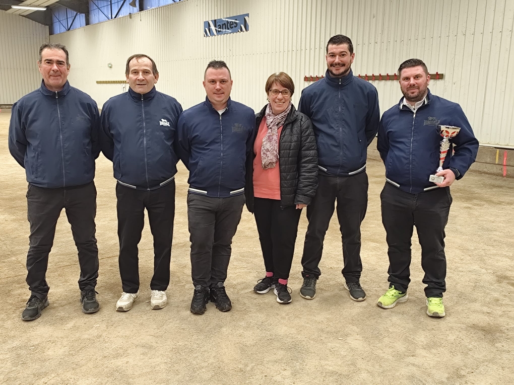 L-equipe-de-l-U-B-B-qualifiee-en-M3-pour-le-championnat-de-France-les-17-18-et-19-juillet-a-CHALAMONT-01-