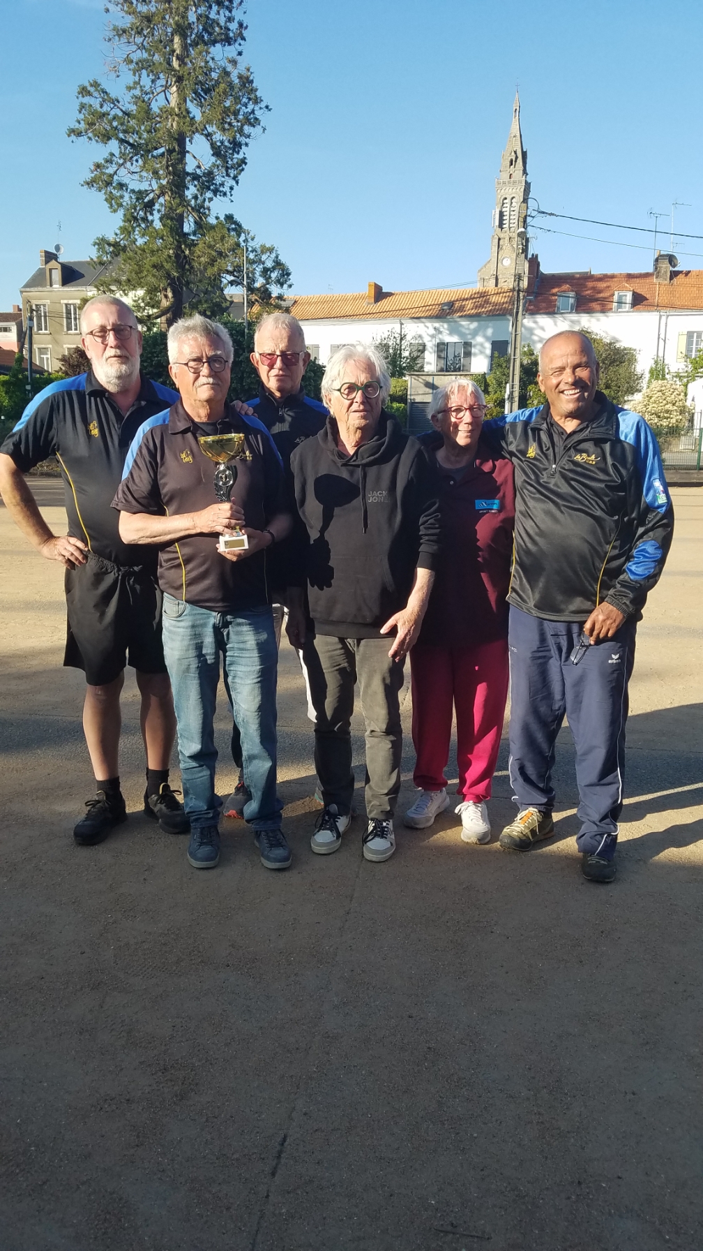 L-equipe-de-l-U-B-B-championne-departementale-veterans-M4-le-23-avril-2026-a-Basse-Indre