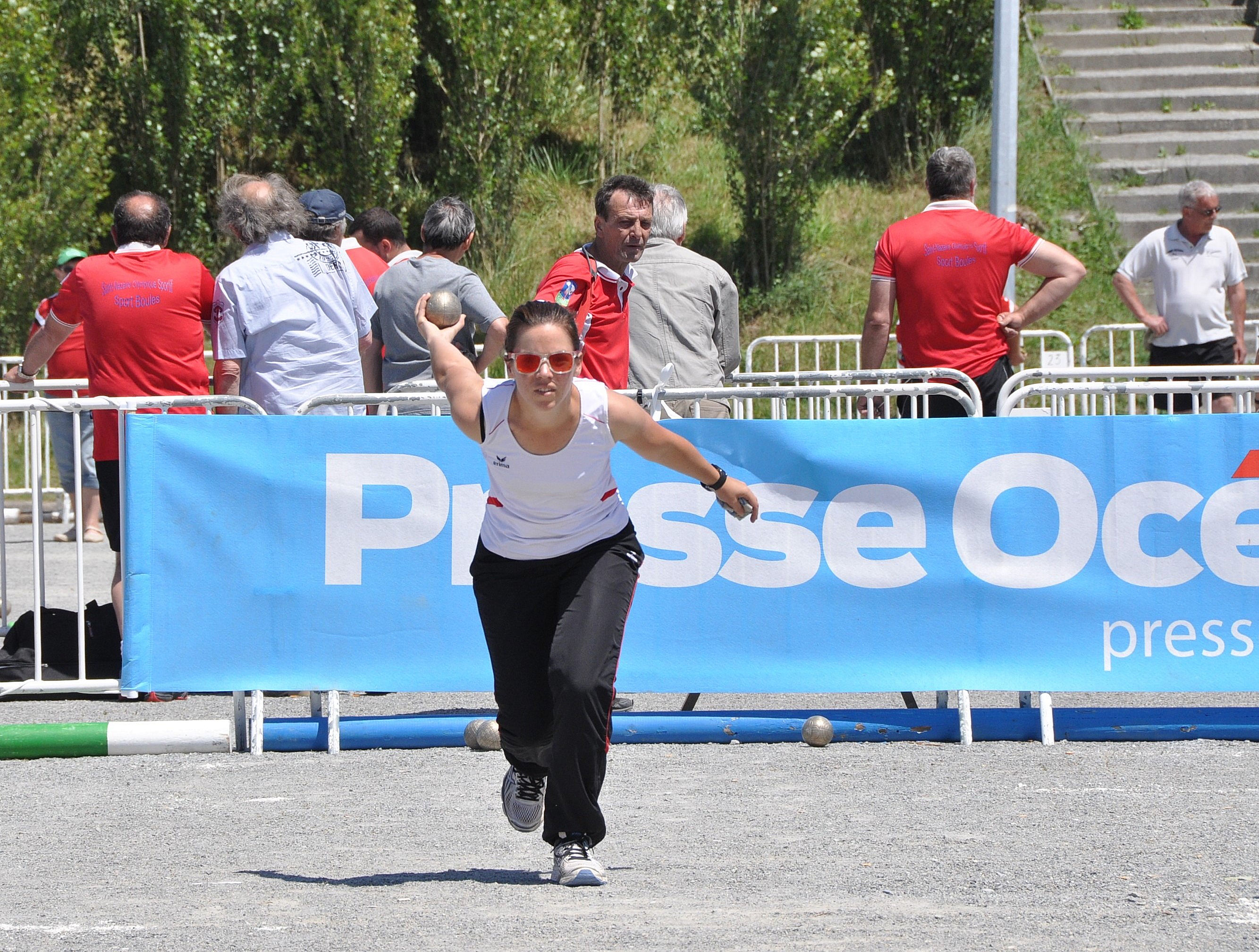 La championne de france 2014 louise broyer au tir a la baule aux 8emes fetes boulistes de la baule 2016