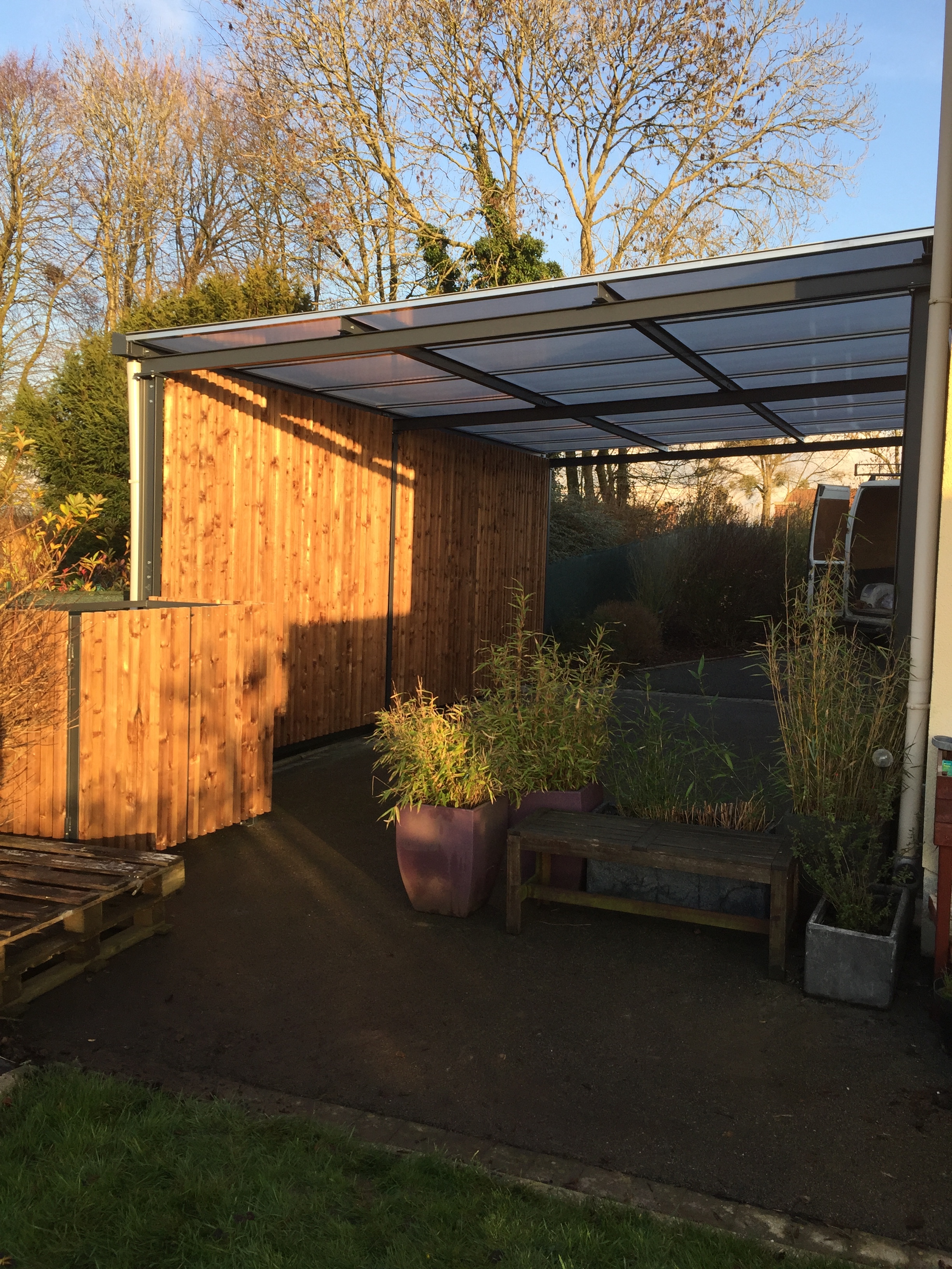 Cache poubelles carport