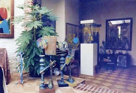 Schilderijen van de abstracte kunstenaar André Vereecken in zijn privégalerie in Sint-Niklaas.
