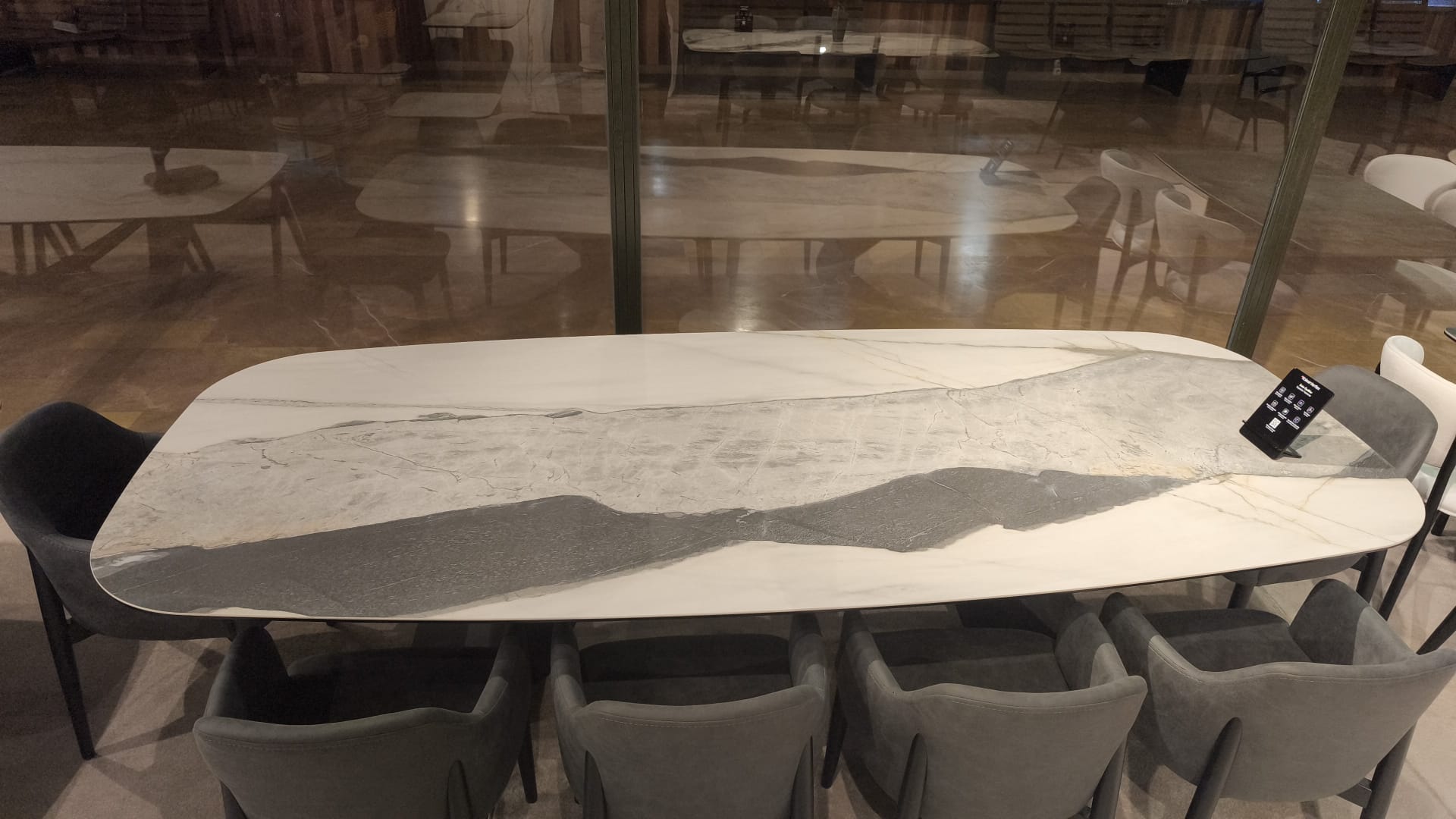Moments table 300x130 cm