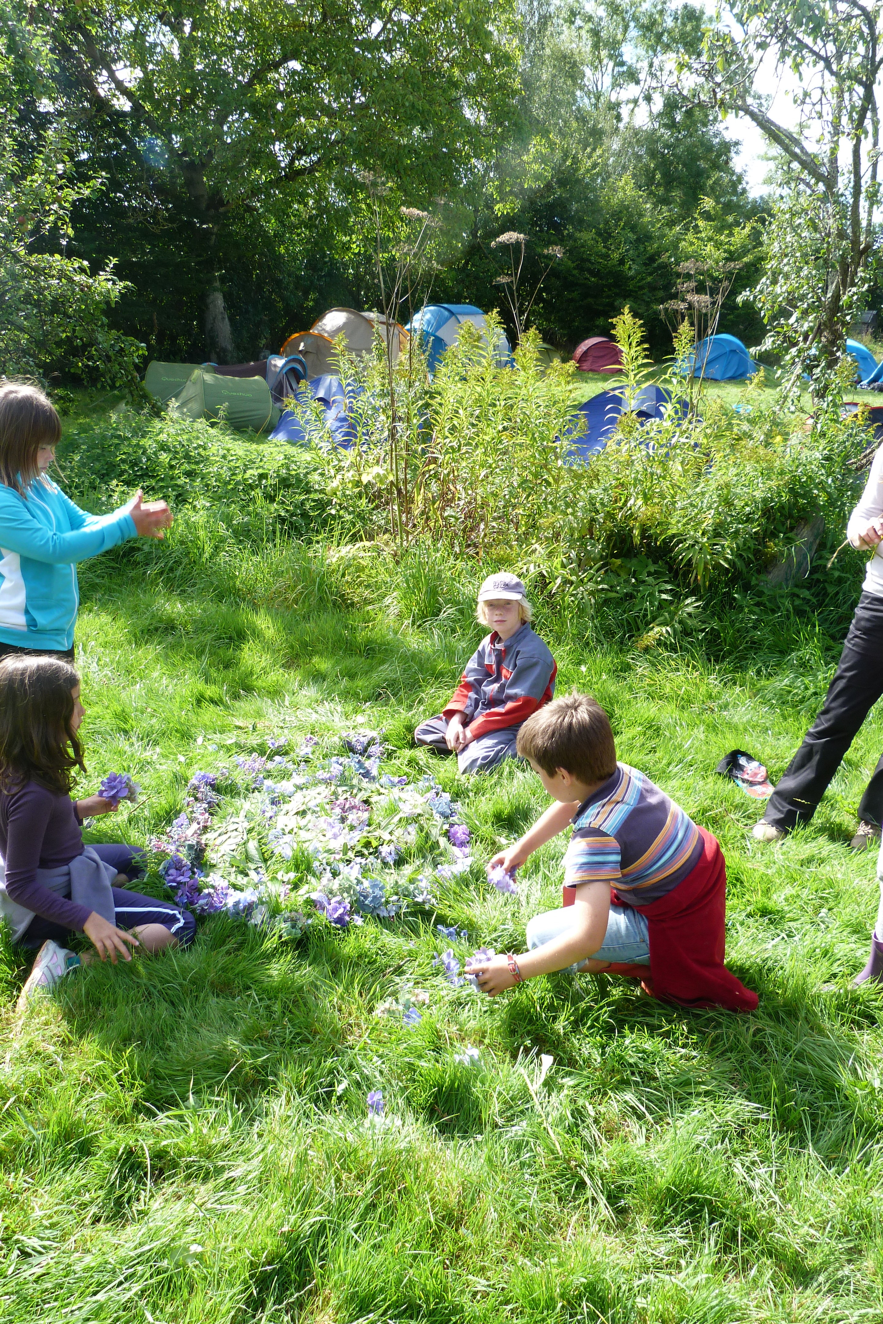 C'est la découverte du potager. Le jardinage est présenté sous forme d'atelier avec les enfants. Ils apprennent à faire du compost. 