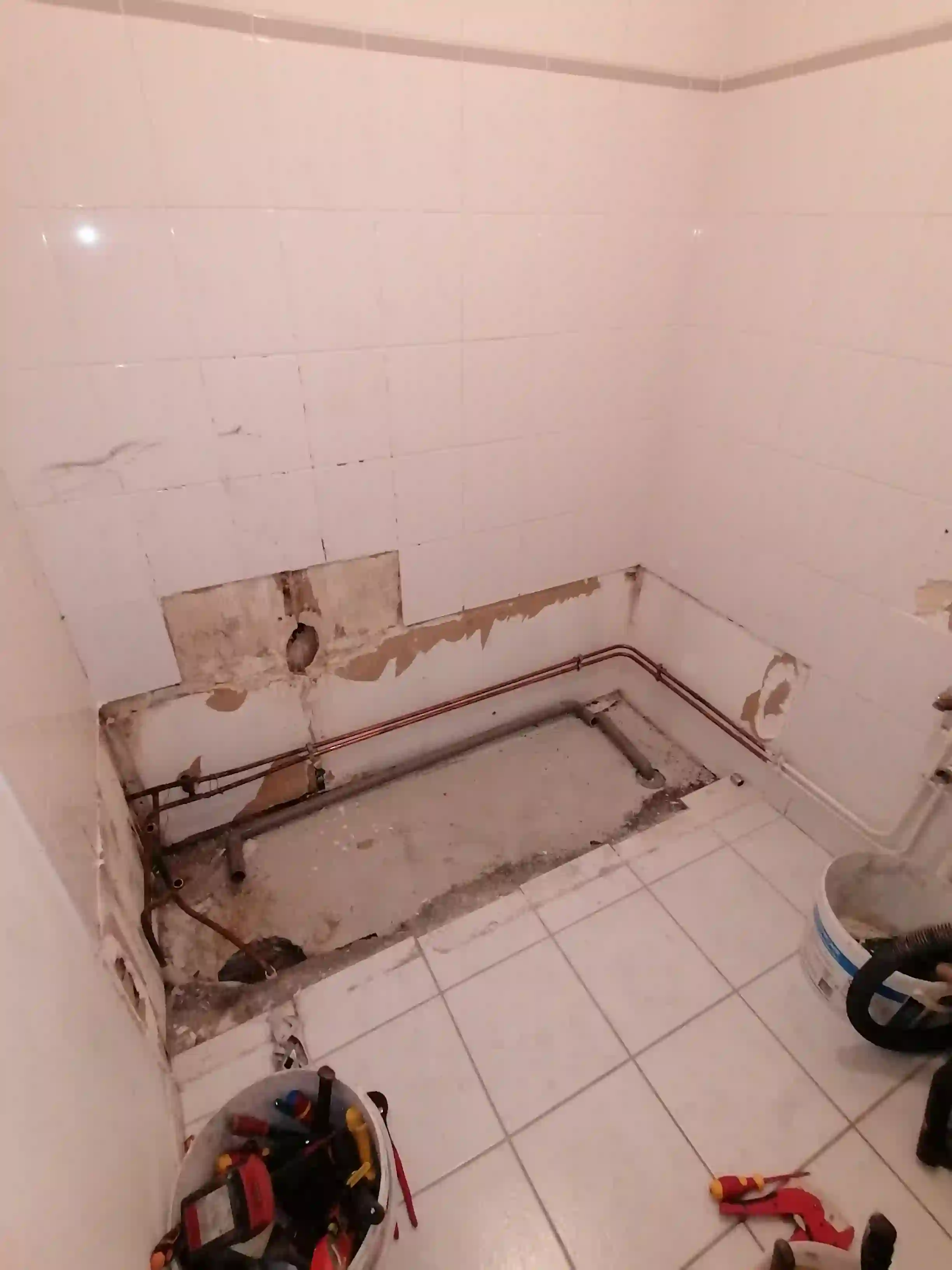 4 photo salle de bain apret demontage baignoire et lavabo a vertou