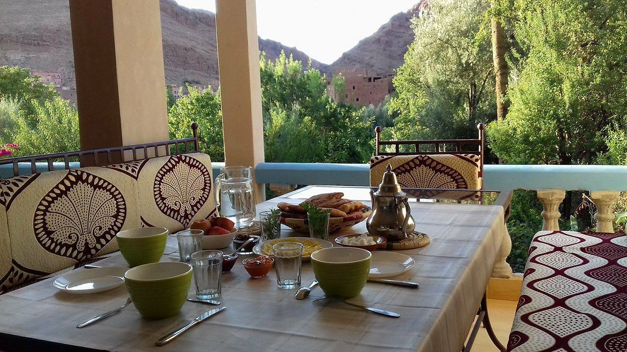Terrasse breakfast 1 