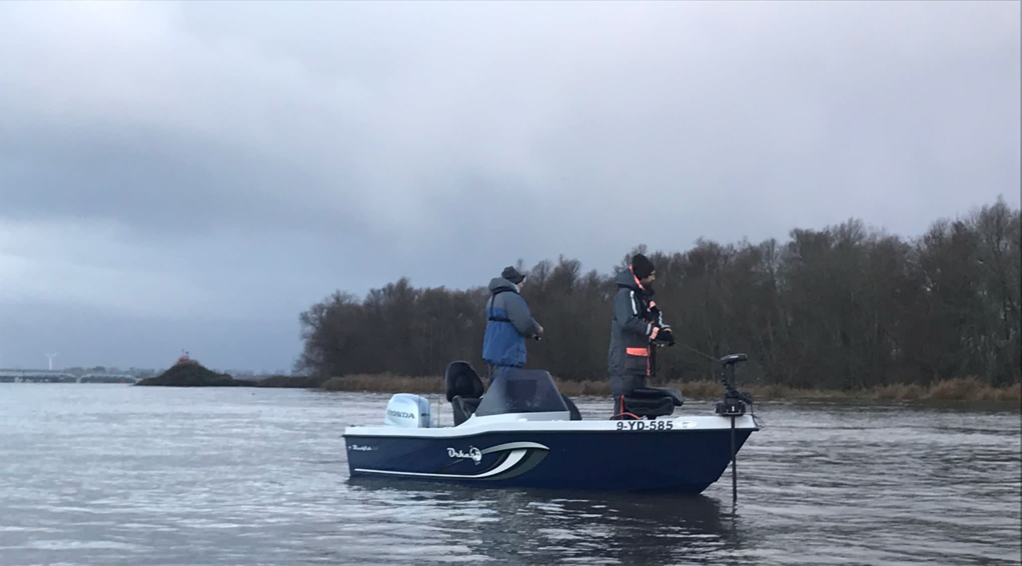 Photo-de-bateau-guidage-peche-carnassier-dutch-fishing-connection