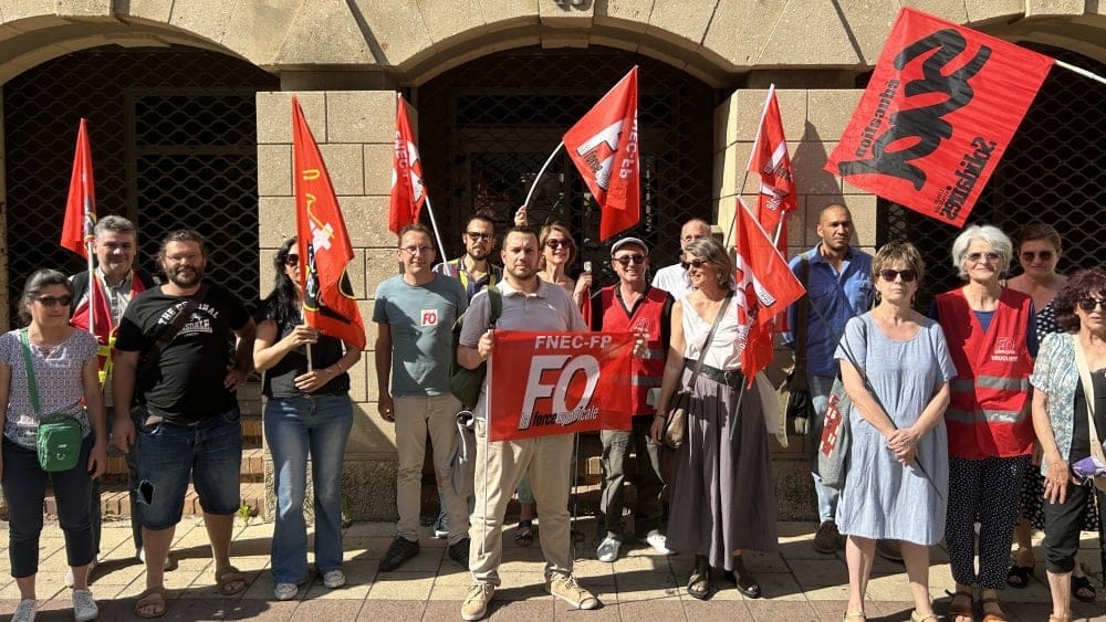 Mobilisation en soutien à l'enseignente de Sens
