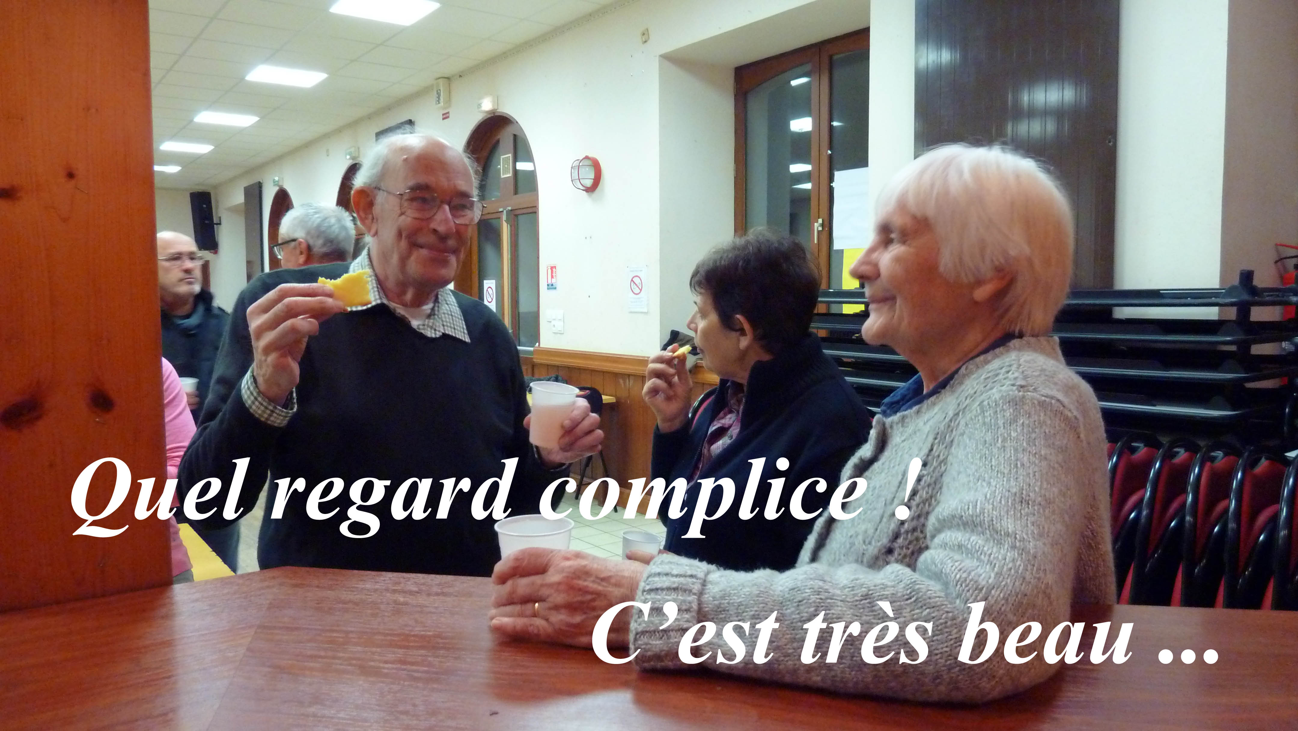 10 regard complice