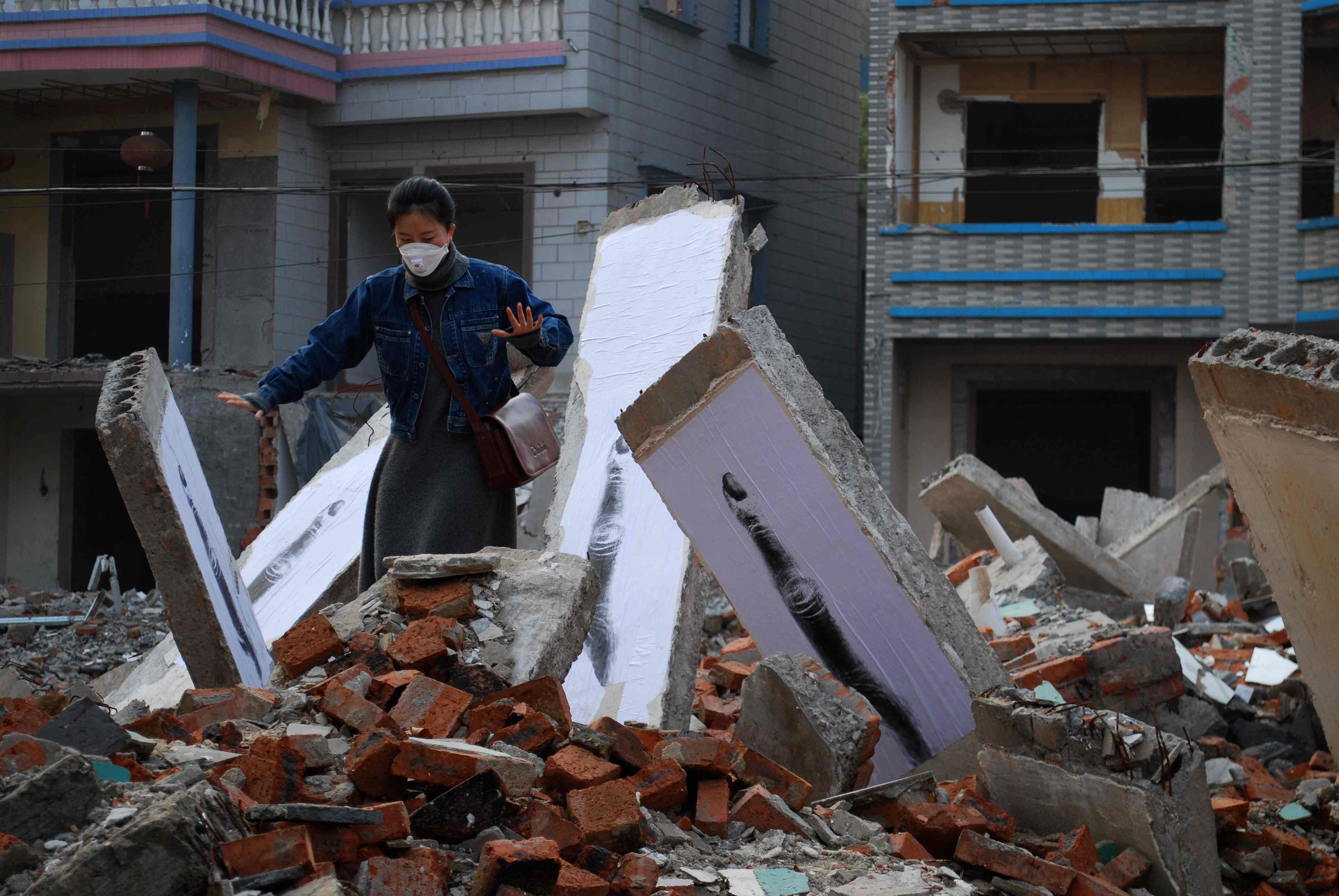 MAGNITUDE 8 (photograph-installation) - China, 2014