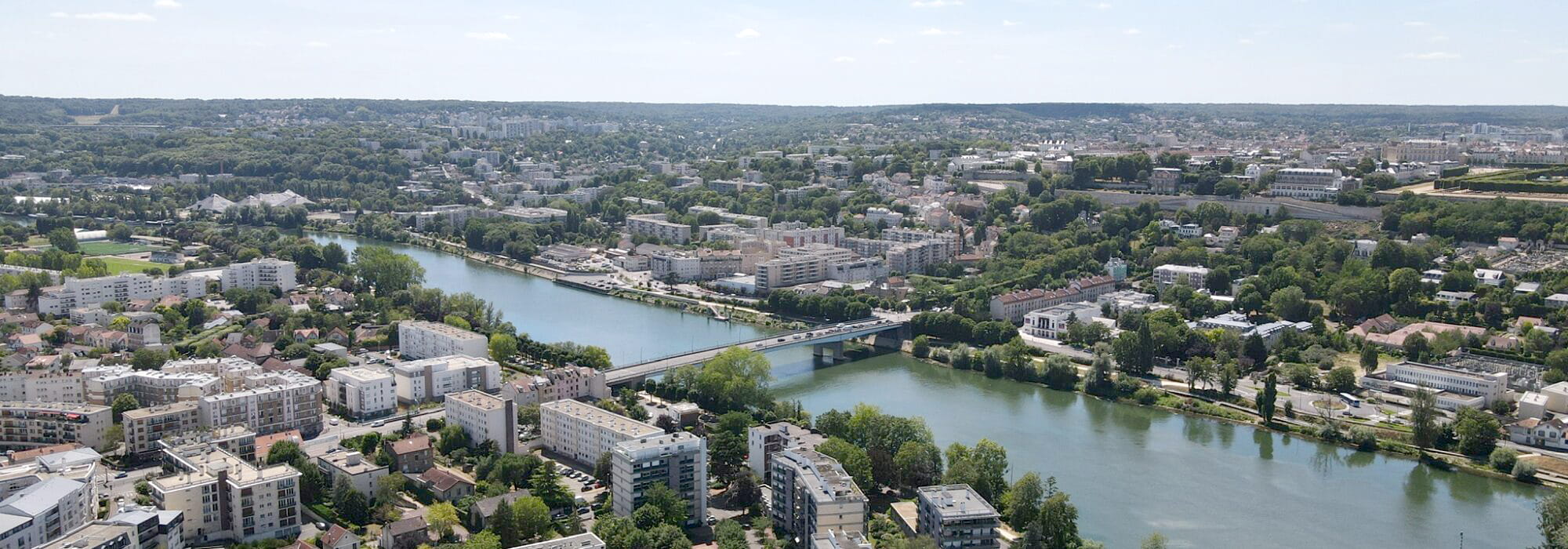 Club Alpicois des Saveurs - 78230 - œnologie, gastronomie, mets et vins, conférences, dégustations, voyages gastronomiques, repas à thème, vignerons, vignes, restaurants, vue aérienne.
