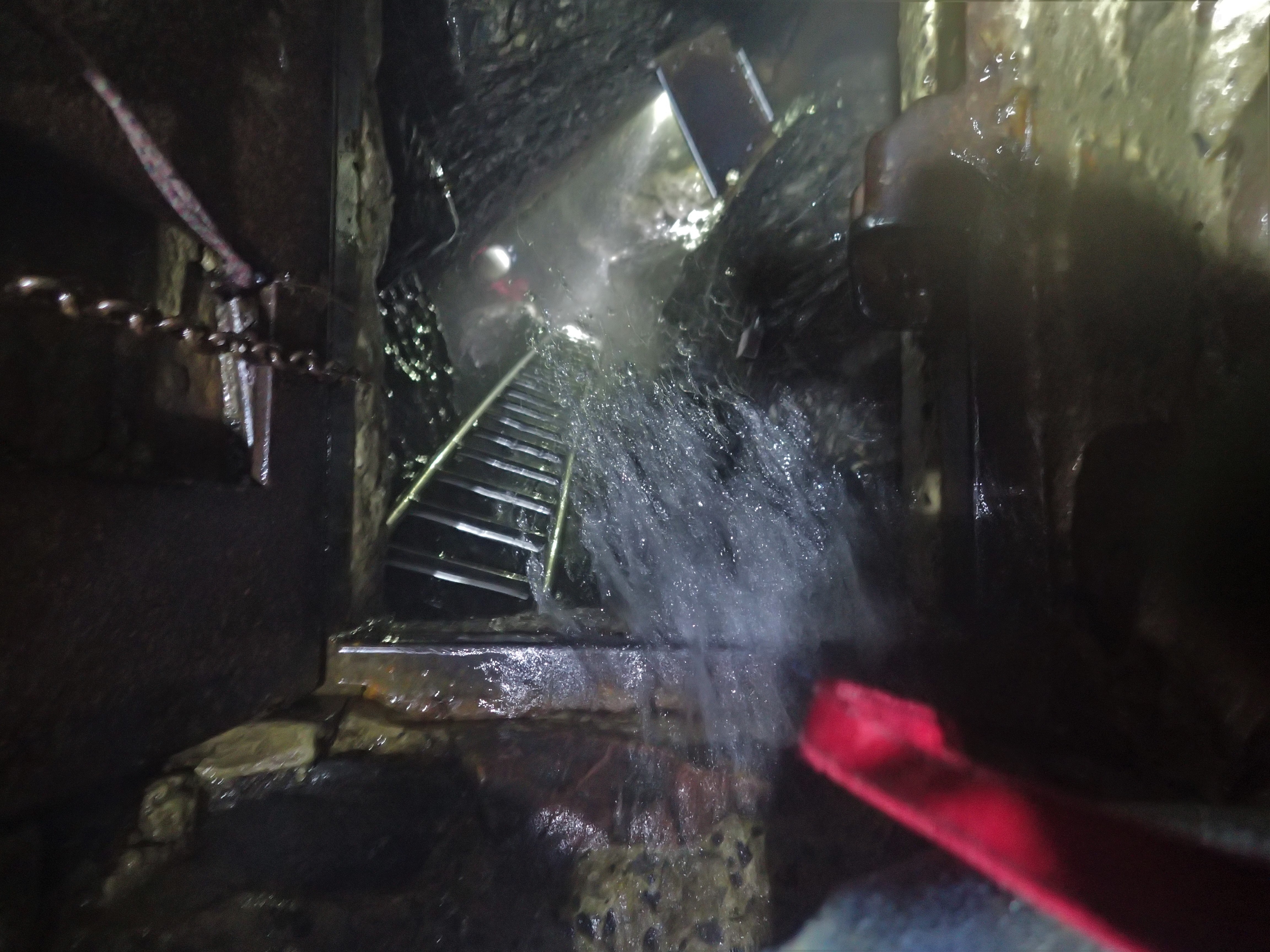 La cascade à l'entrée du Trou de l'Eglise. Janvier 2019