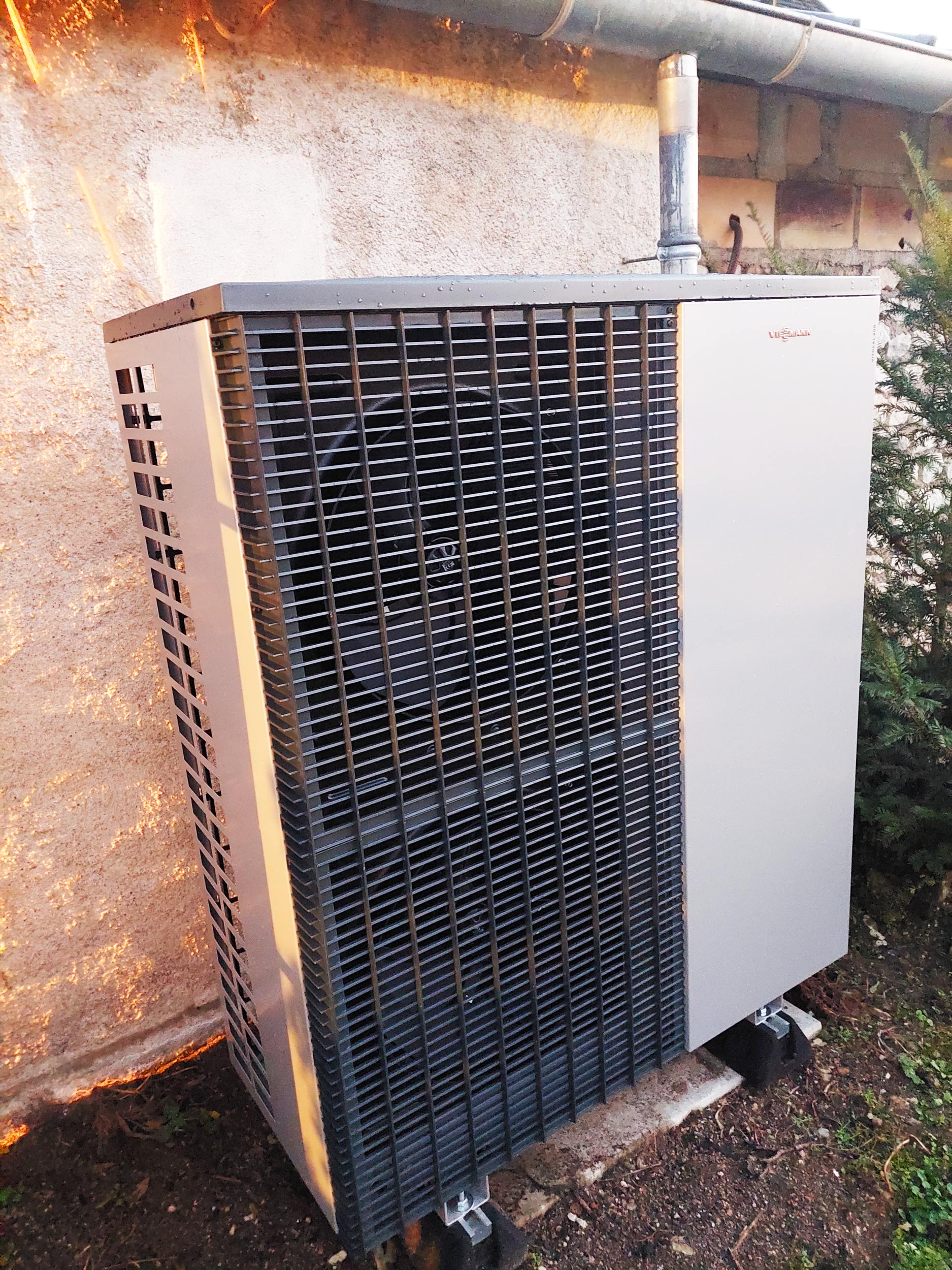 Groupe-exterieur-Pompe-a-chaleur-Bardet-SN-site-internet