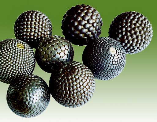 Boules cloutees1