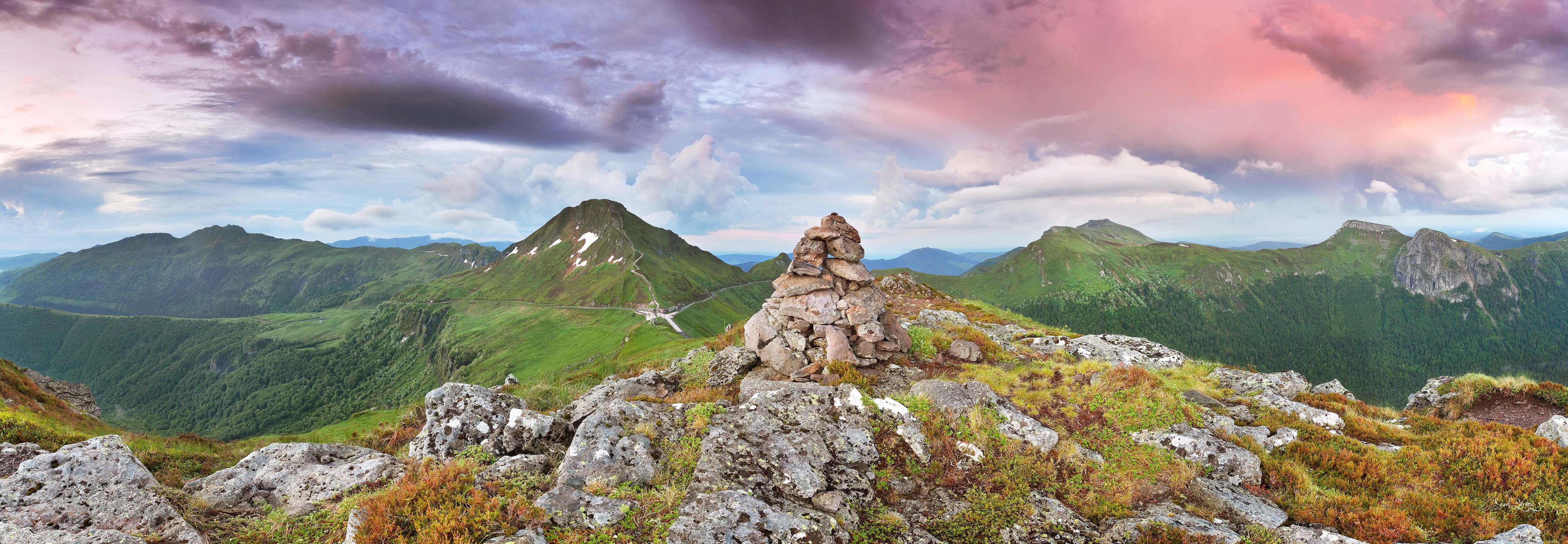 Panorama chaine puy mary du puy de la tourte modifier final typo e