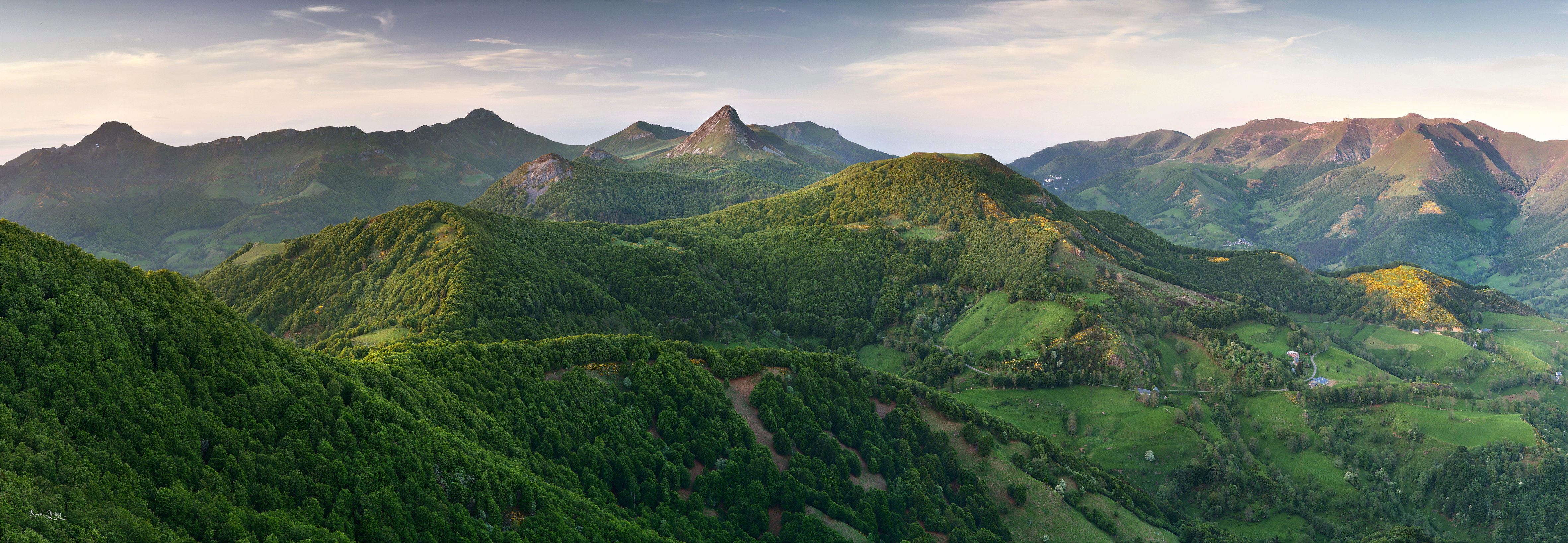 Panorama puy griou du elanceze 2 modifier final 52x150 typo e