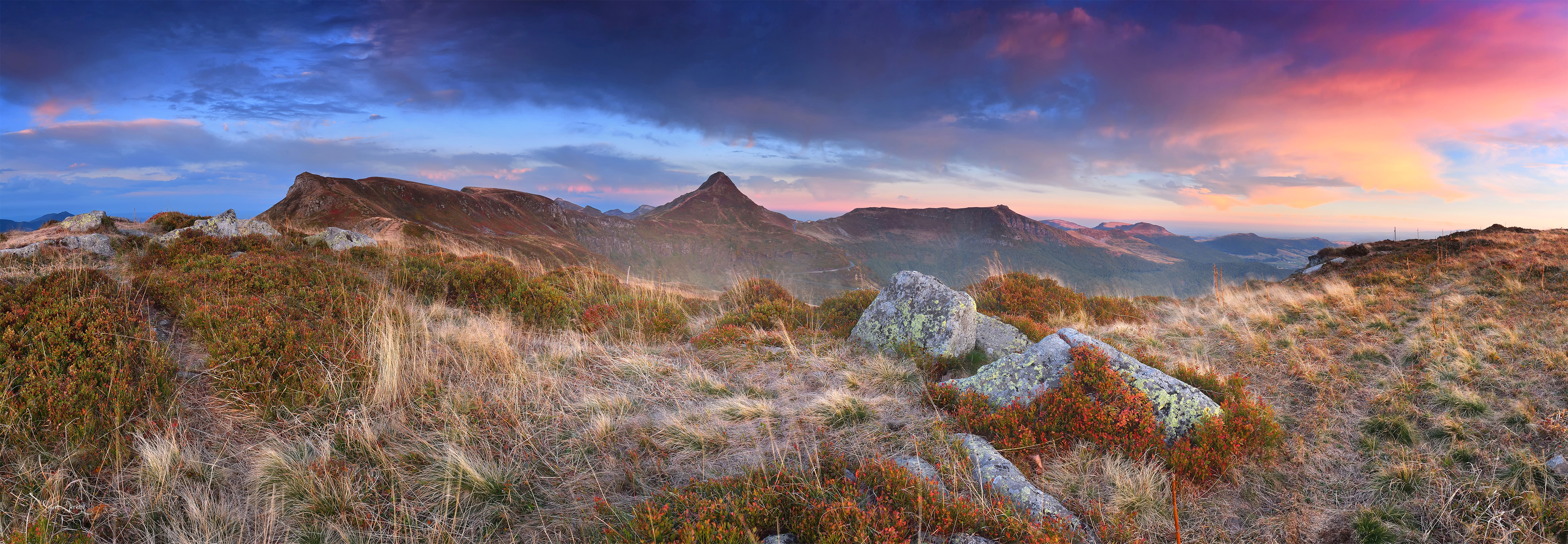 Panorama puy mary autumn 1 final typo e