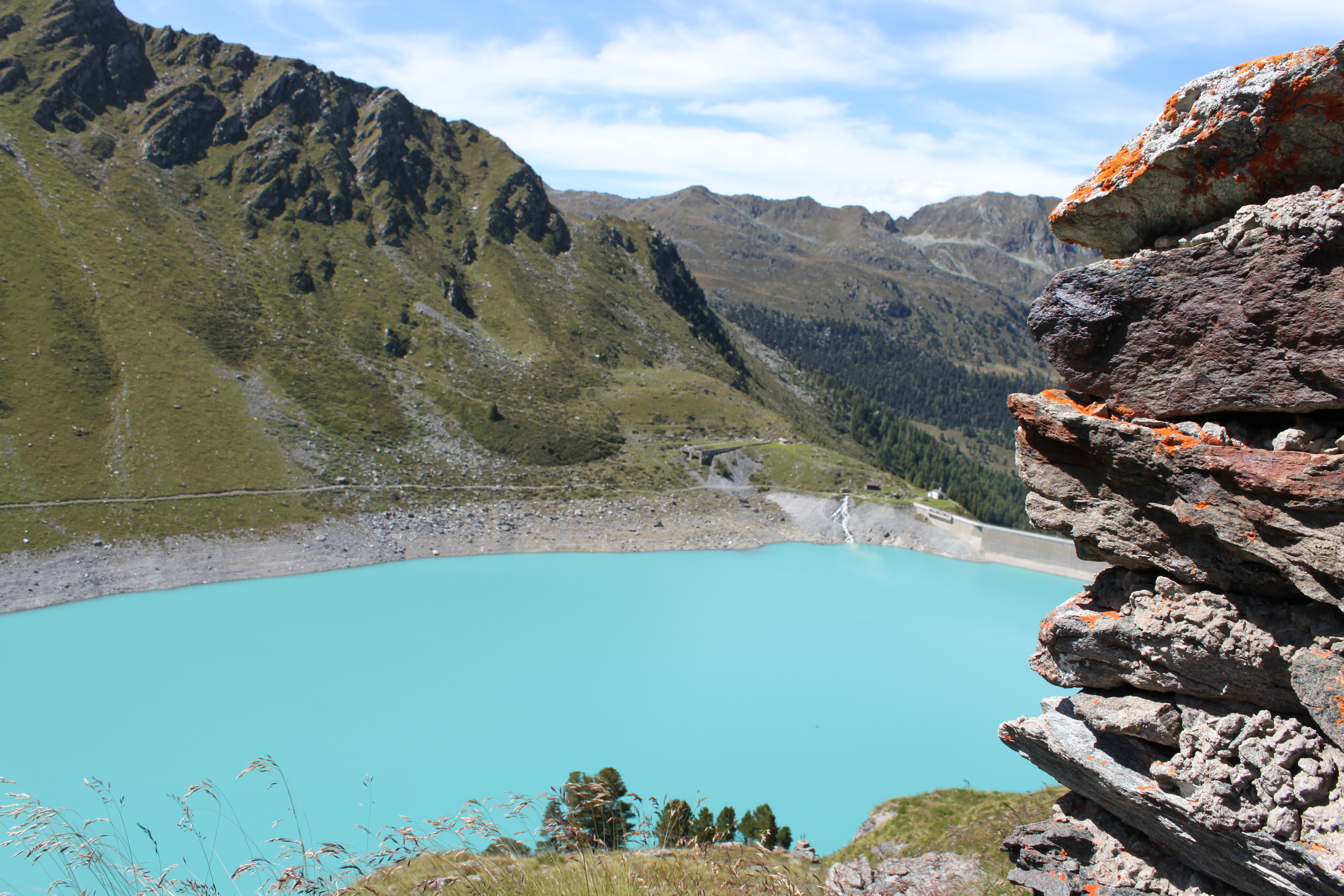 Bisse aérien de Chervé et barrage du Cleuson
