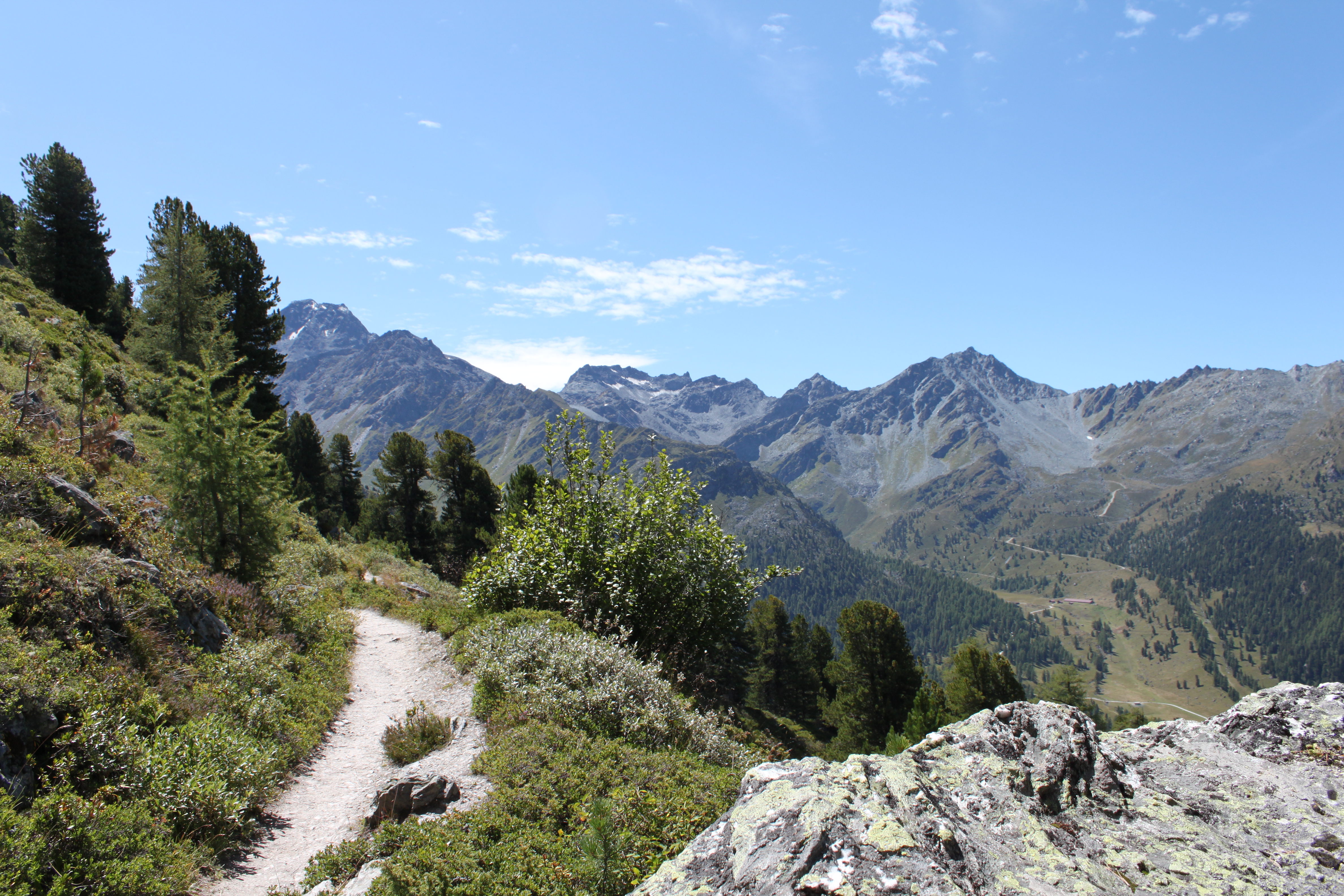 Bisse aérien de Chervé en direction du Lac du Grand Désert