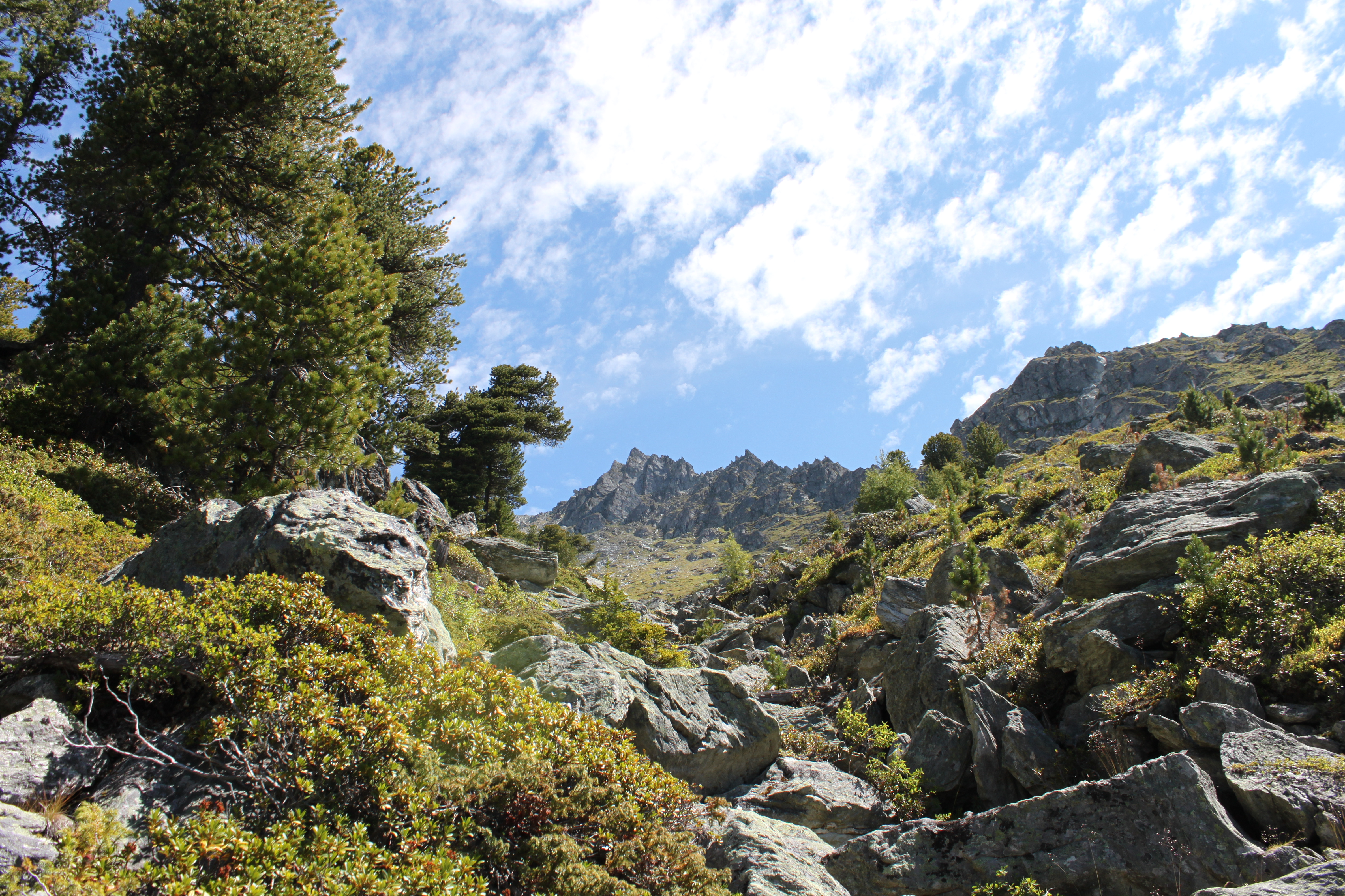 Bisse aérien de Chervé en direction du Lac du Grand Désert